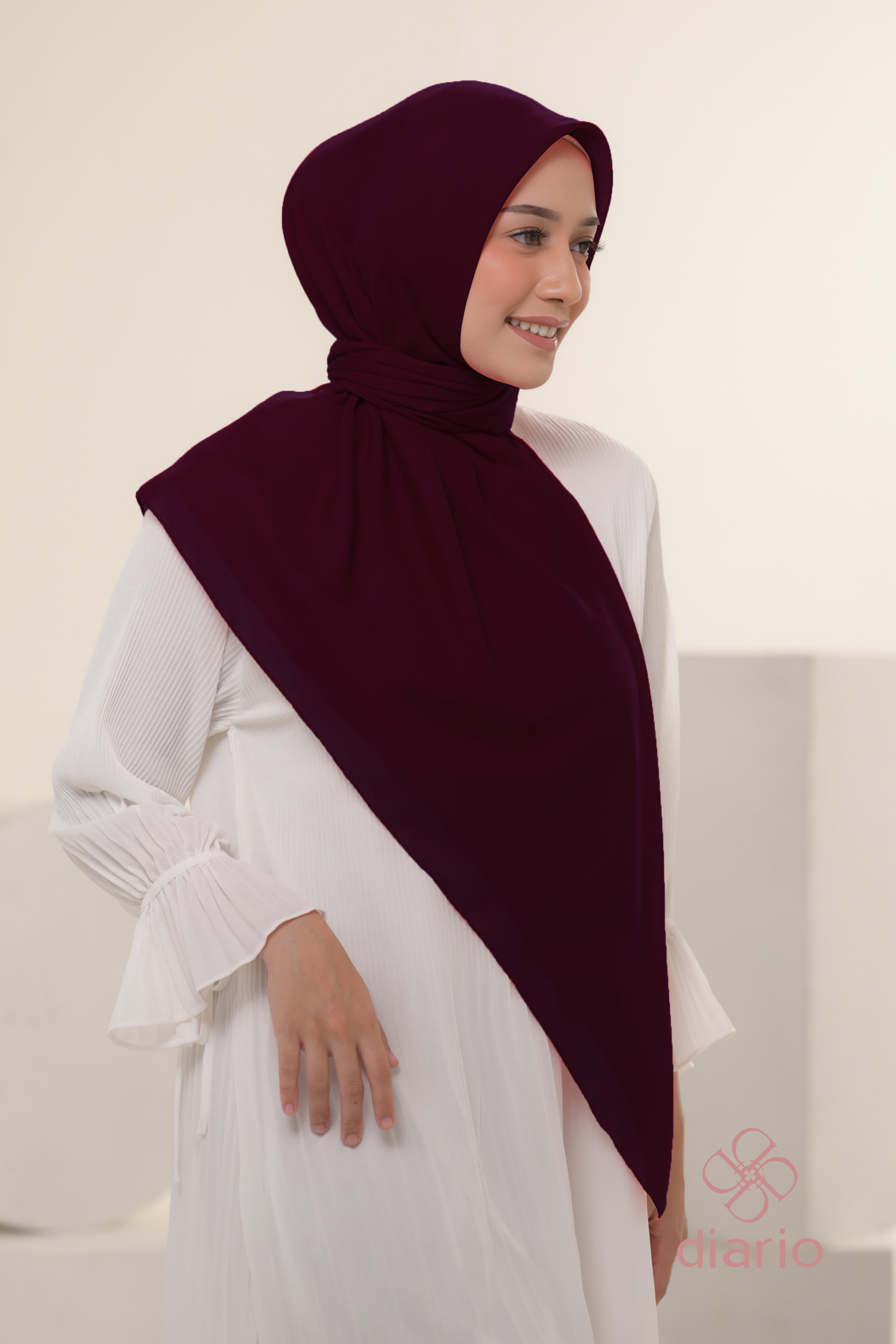 Diario - Kerudung Segi Empat Ultrafine Plain Scarf Voal Red Series