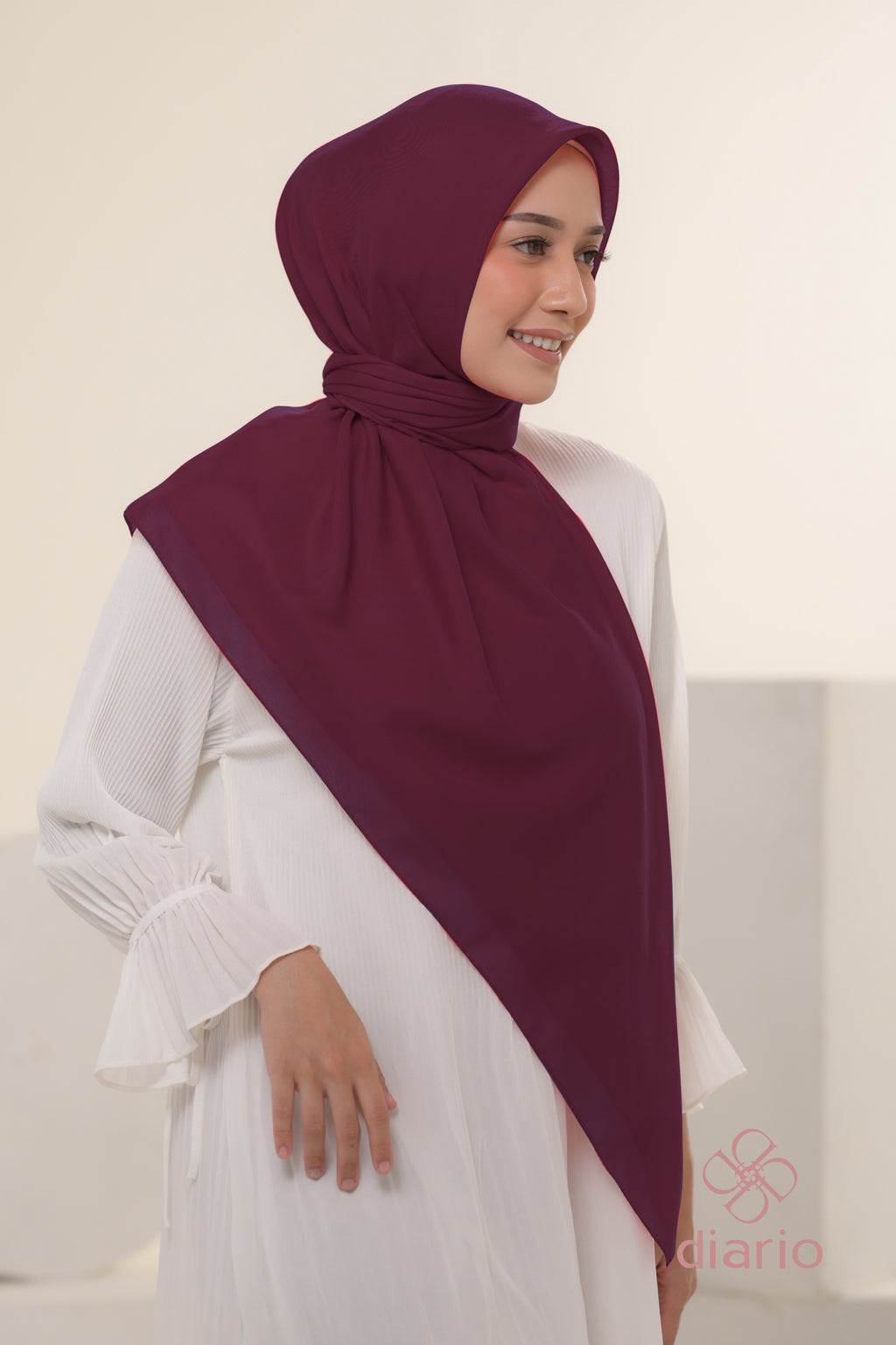 Diario - Kerudung Segi Empat Ultrafine Plain Scarf Voal Red Series