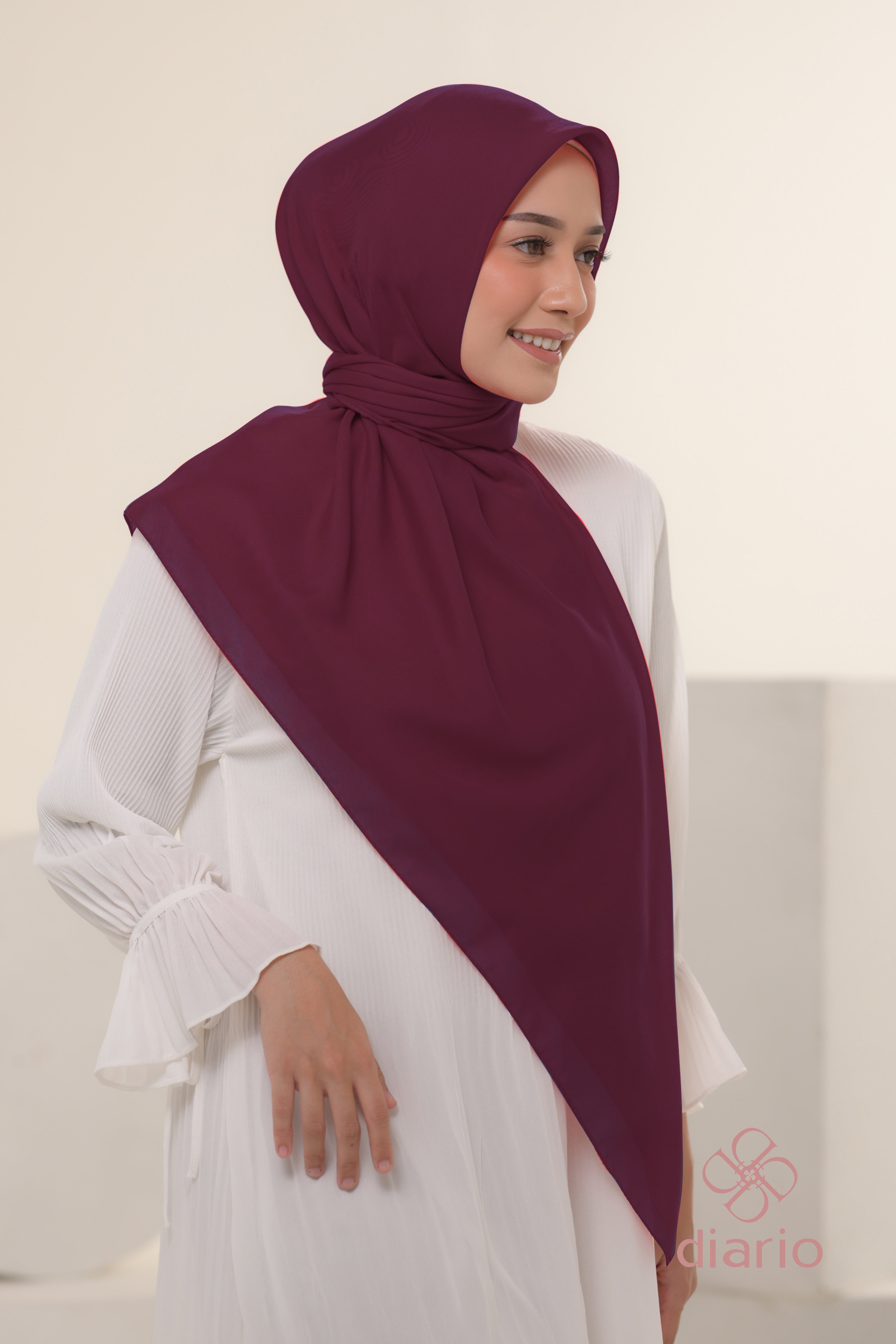 Diario - Kerudung Segi Empat Ultrafine Plain Scarf Voal Red Series