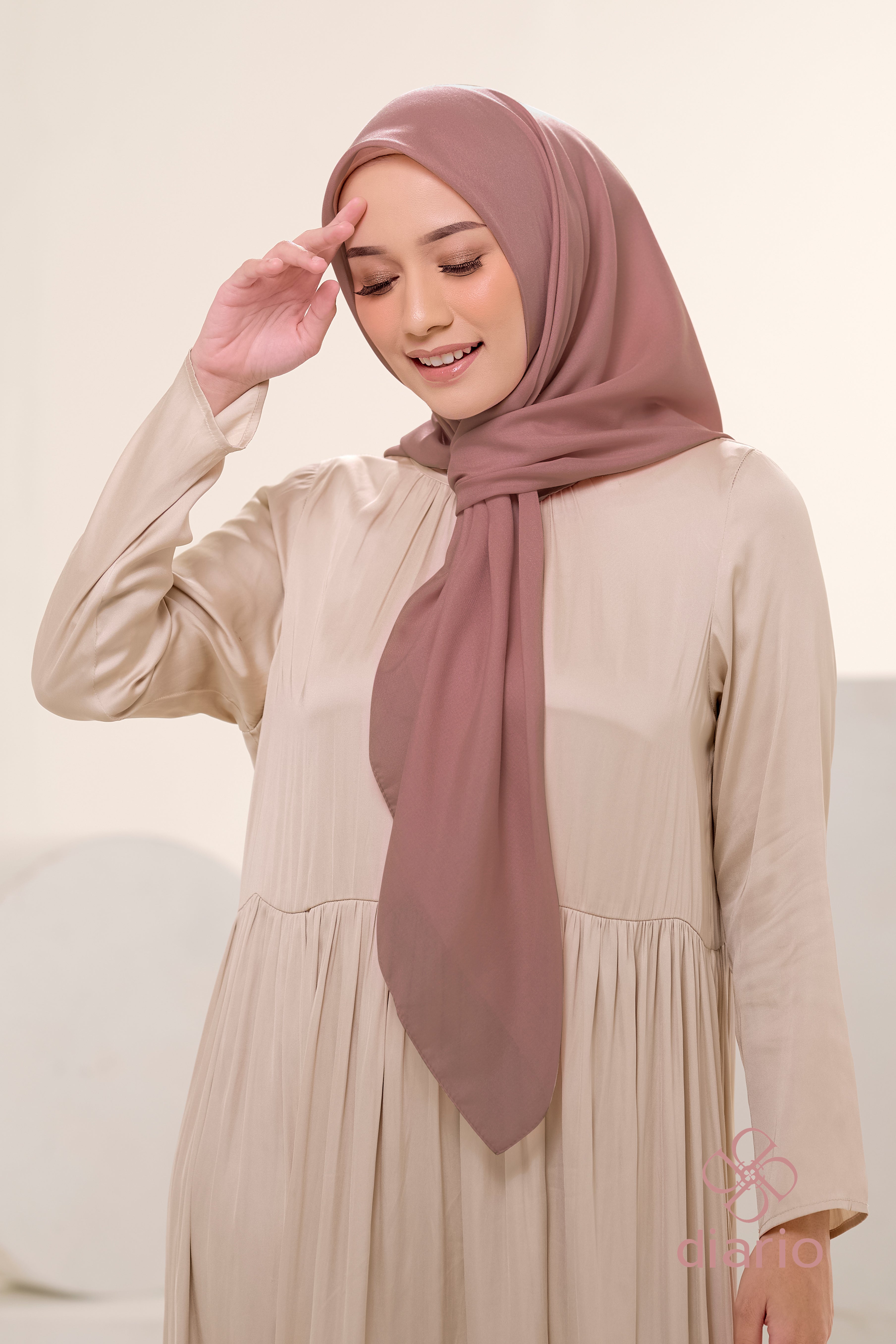 Diario - Kerudung Segi Empat Ultrafine Plain Scarf Voal Red Series