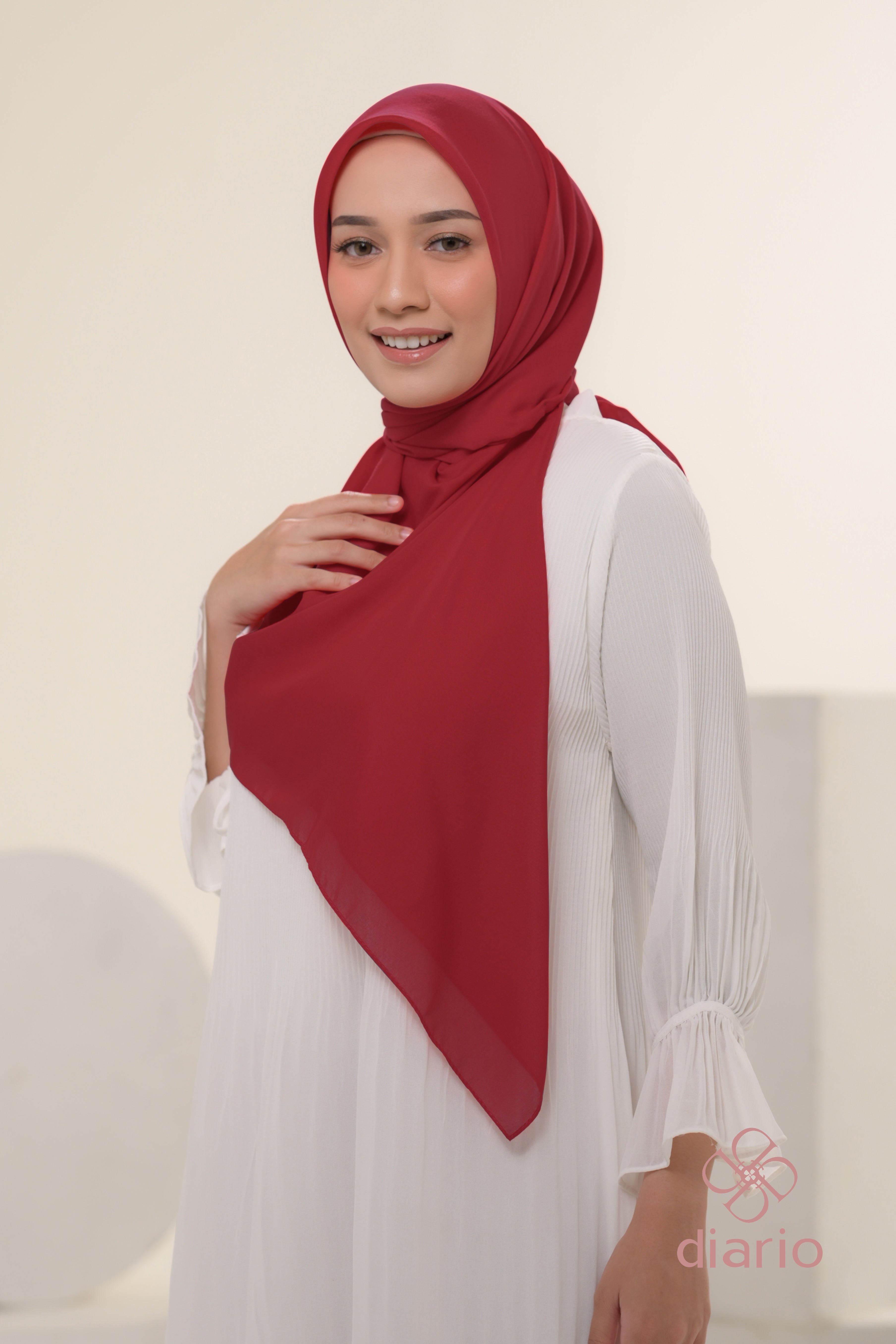 Diario - Kerudung Segi Empat Ultrafine Plain Scarf Voal Red Series