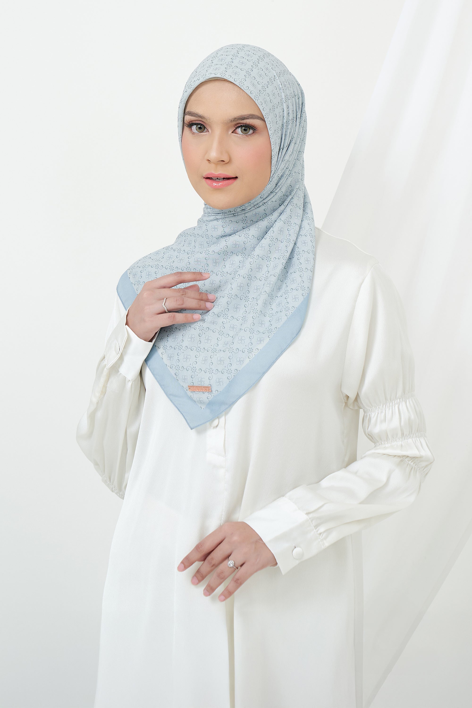 Ultrafine Riana Scarf Kerudung Segi Empat