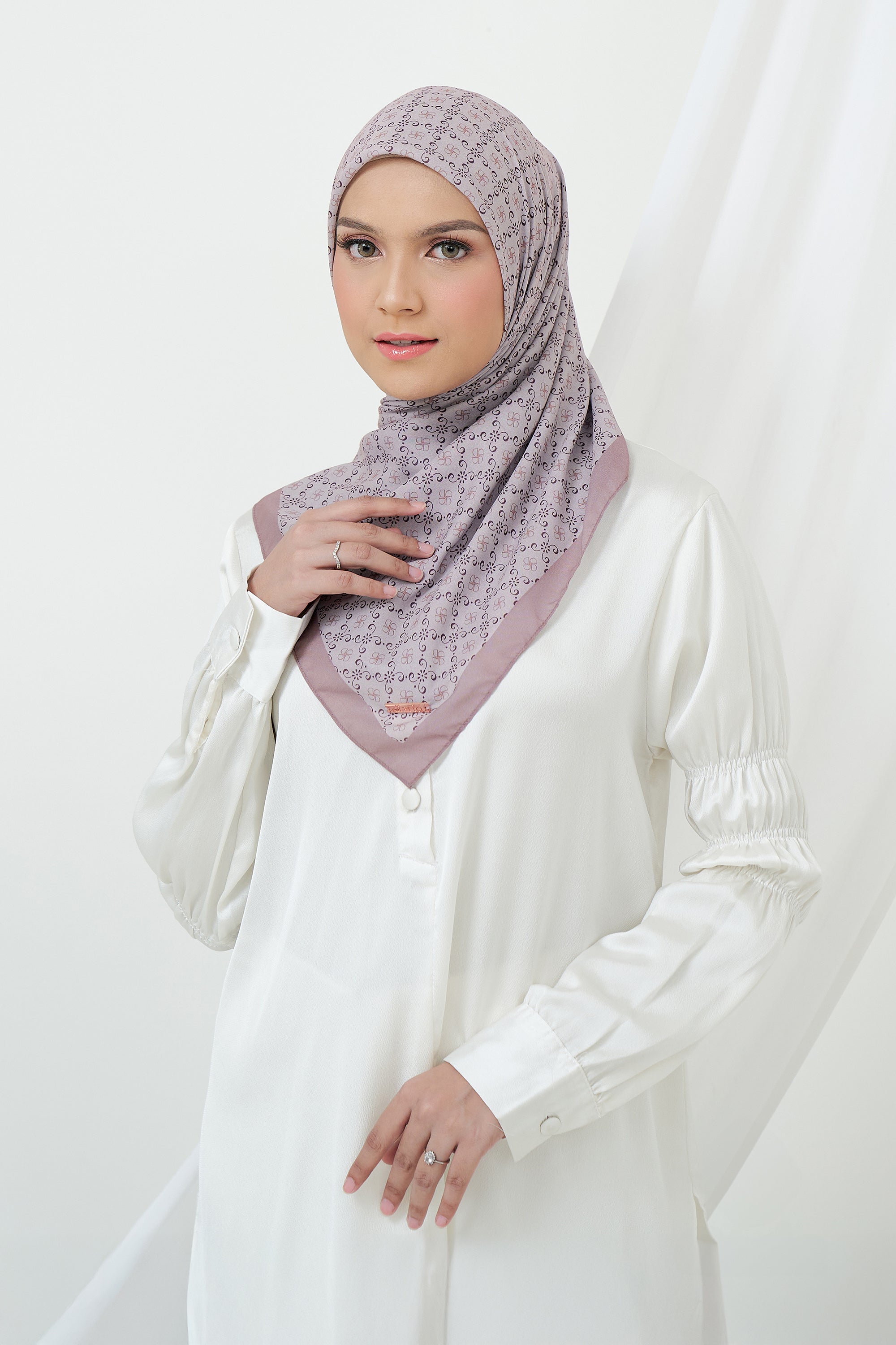 Ultrafine Riana Scarf Kerudung Segi Empat