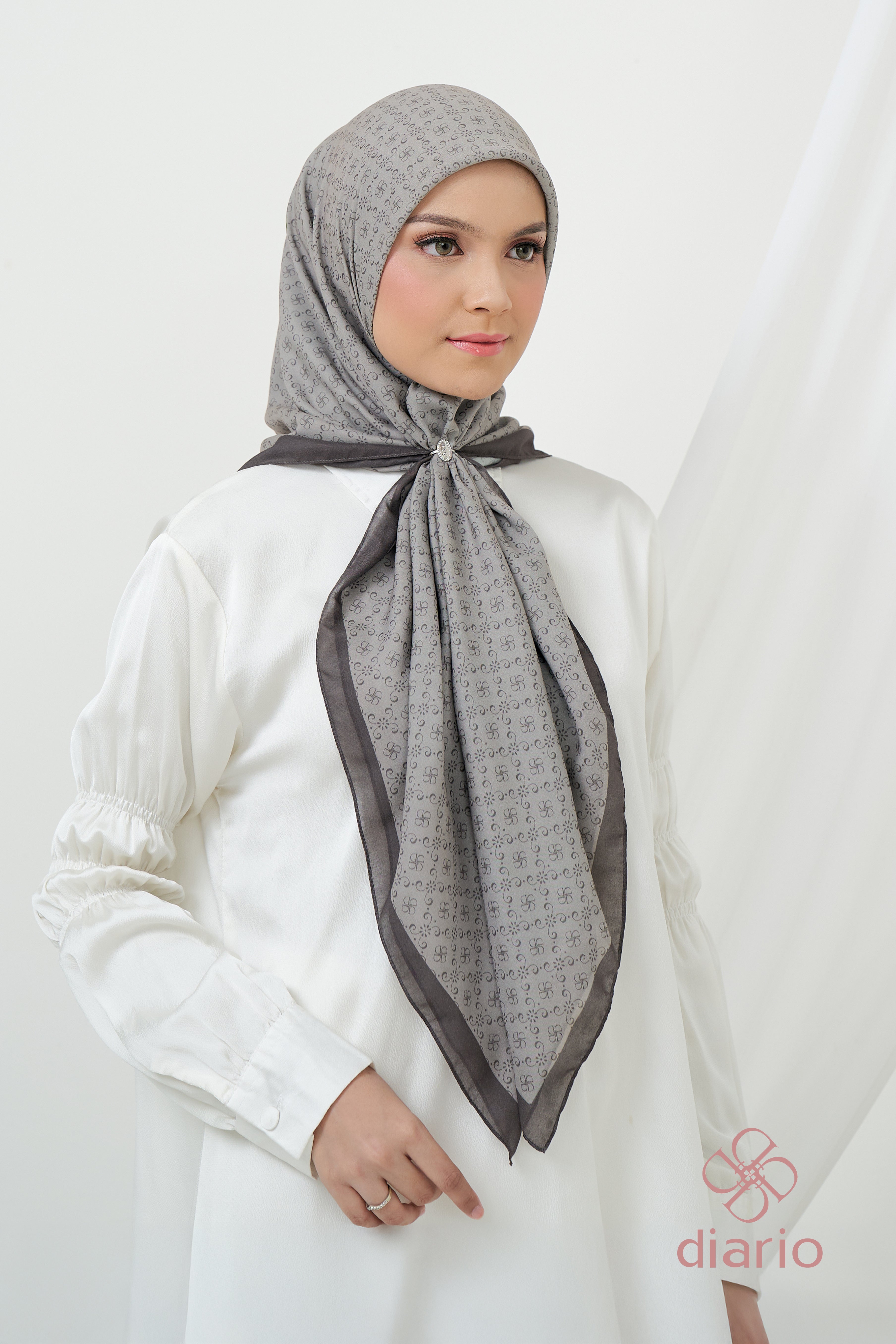 Diario - Ultrafine Riana Scarf Kerudung Segi Empat