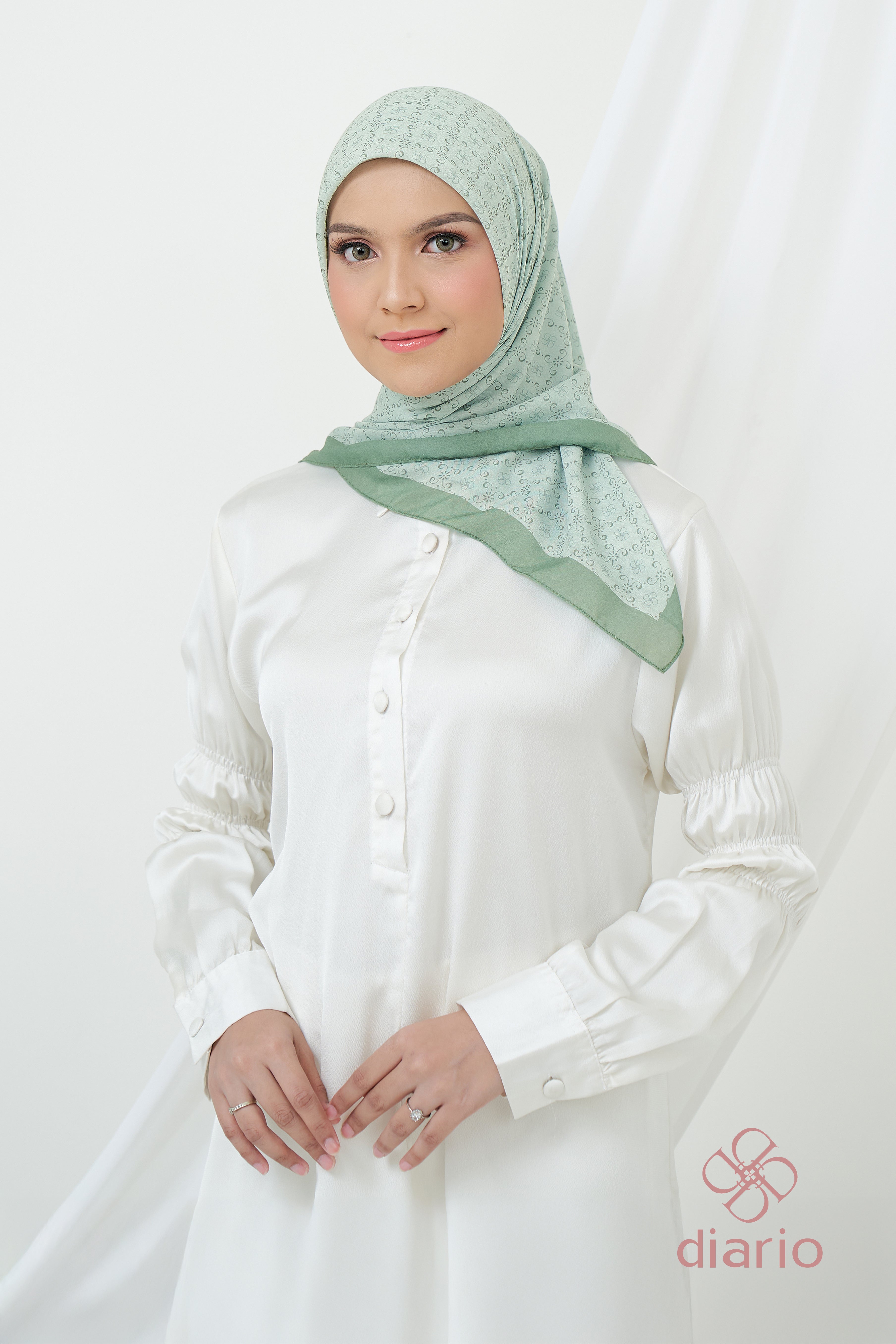 Diario - Ultrafine Riana Scarf Kerudung Segi Empat