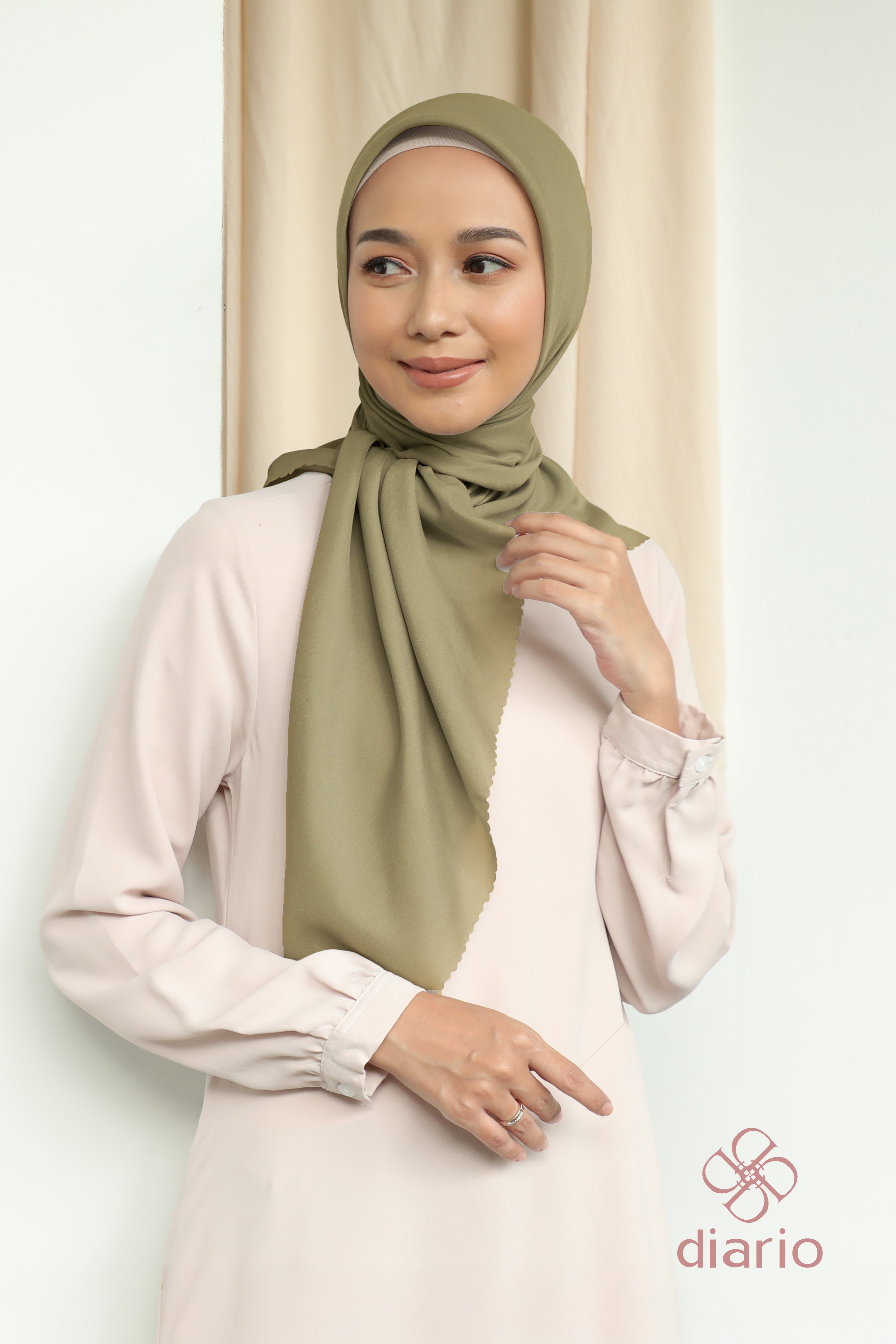 Diario - Kerudung Segi Empat Sahara LC Plain Scarf