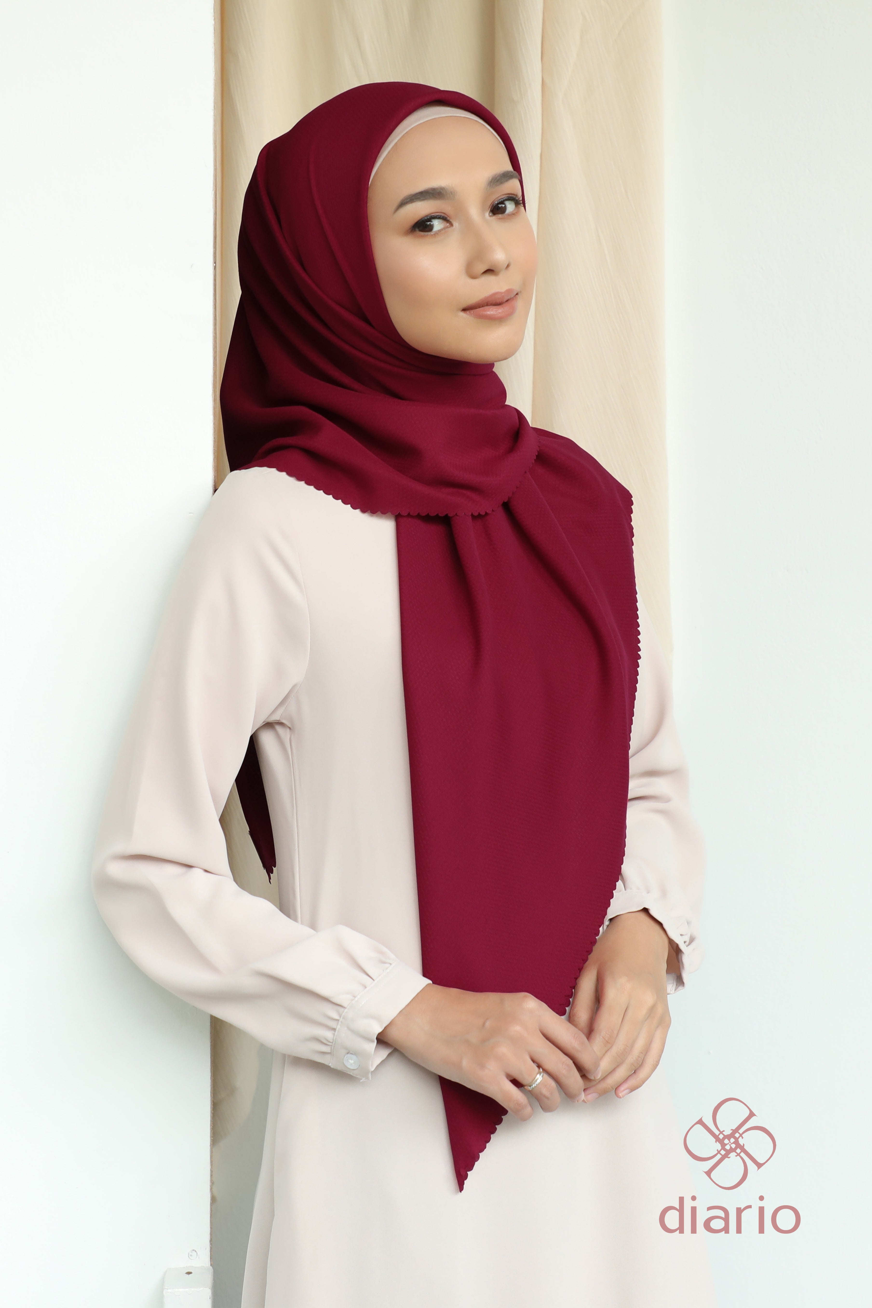 Diario - Kerudung Segi Empat Sahara LC Plain Scarf