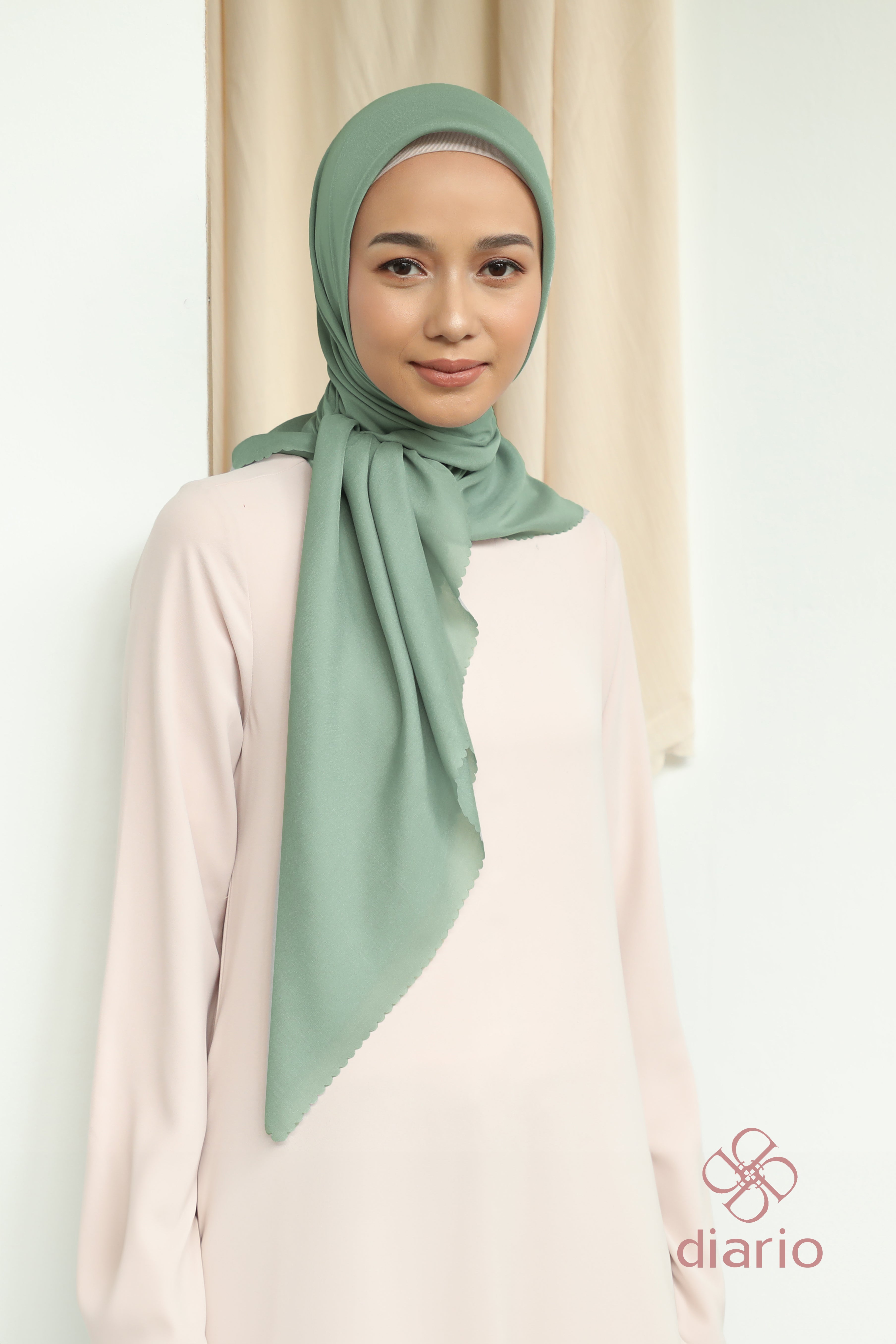 Diario - Kerudung Segi Empat Sahara LC Plain Scarf