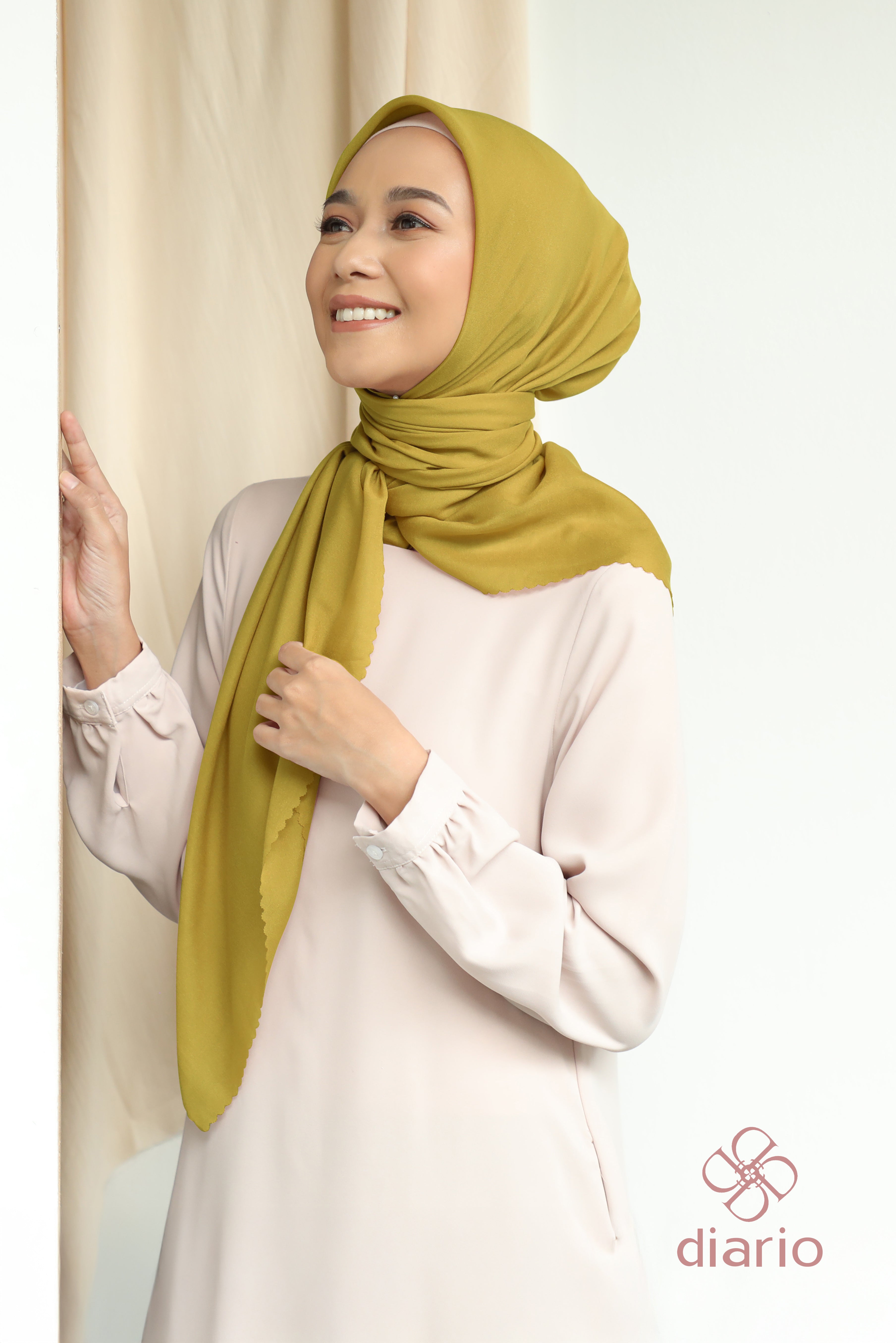 Diario - Kerudung Segi Empat Sahara LC Plain Scarf