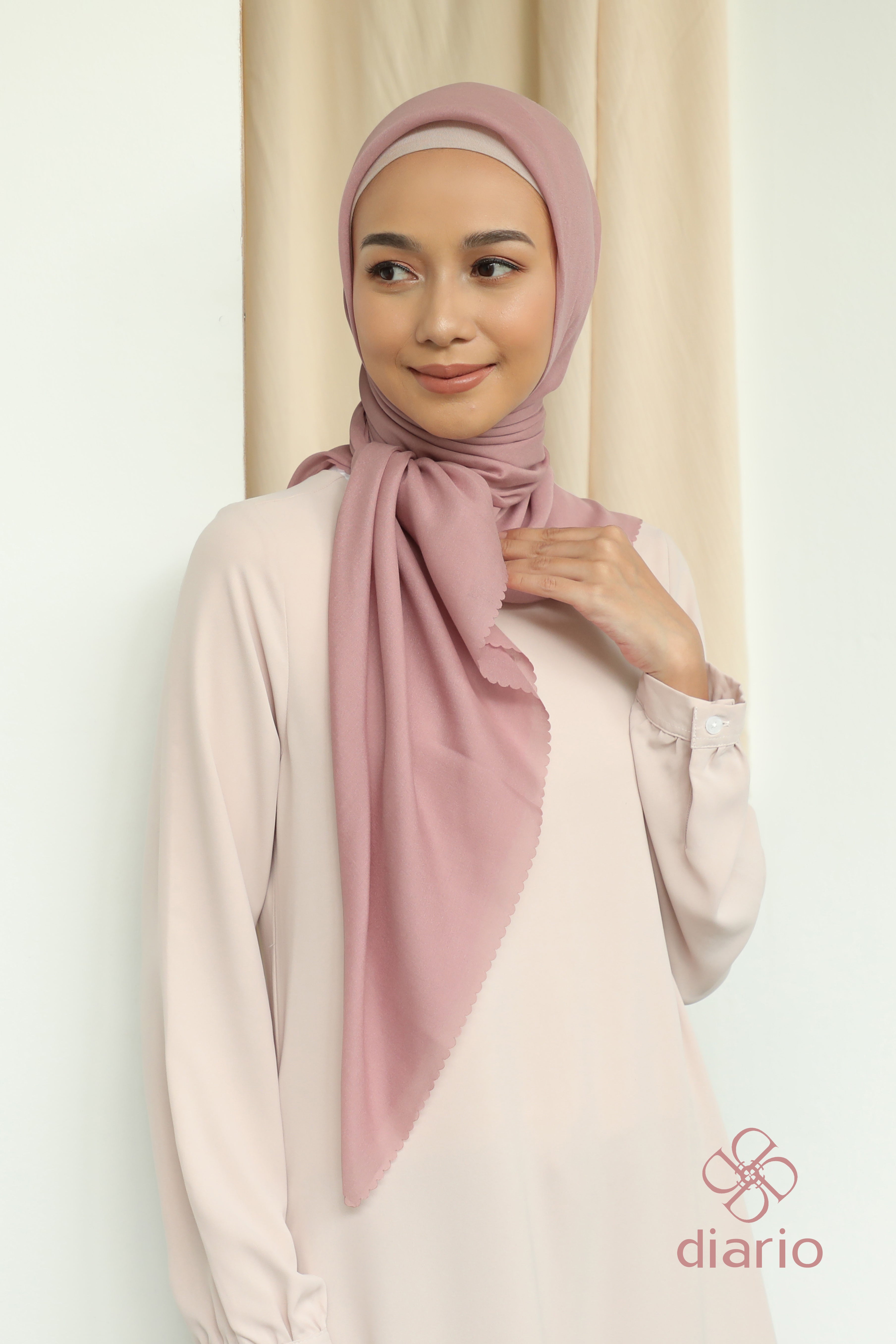 Diario - Kerudung Segi Empat Sahara LC Plain Scarf