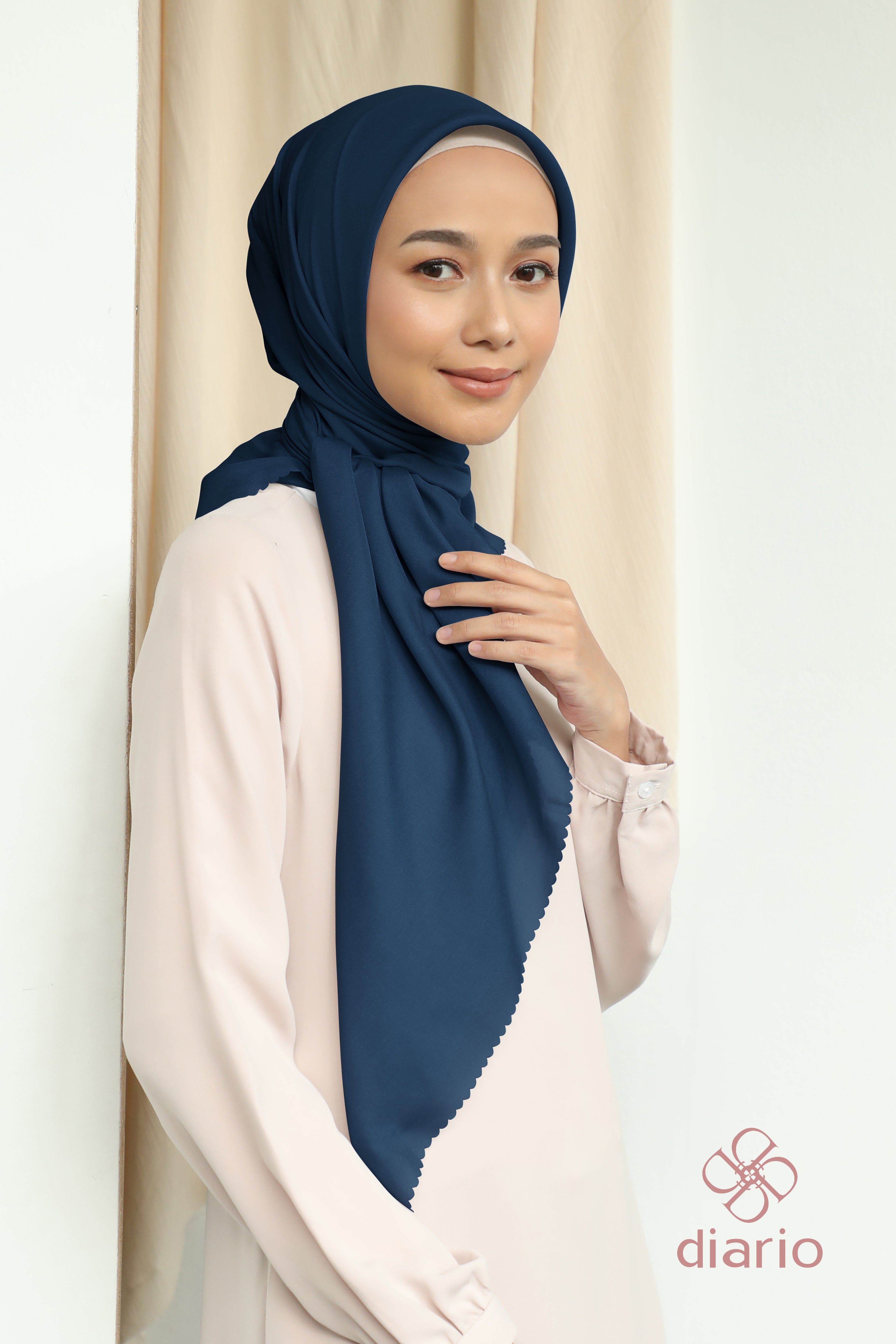 Diario - Kerudung Segi Empat Sahara LC Plain Scarf