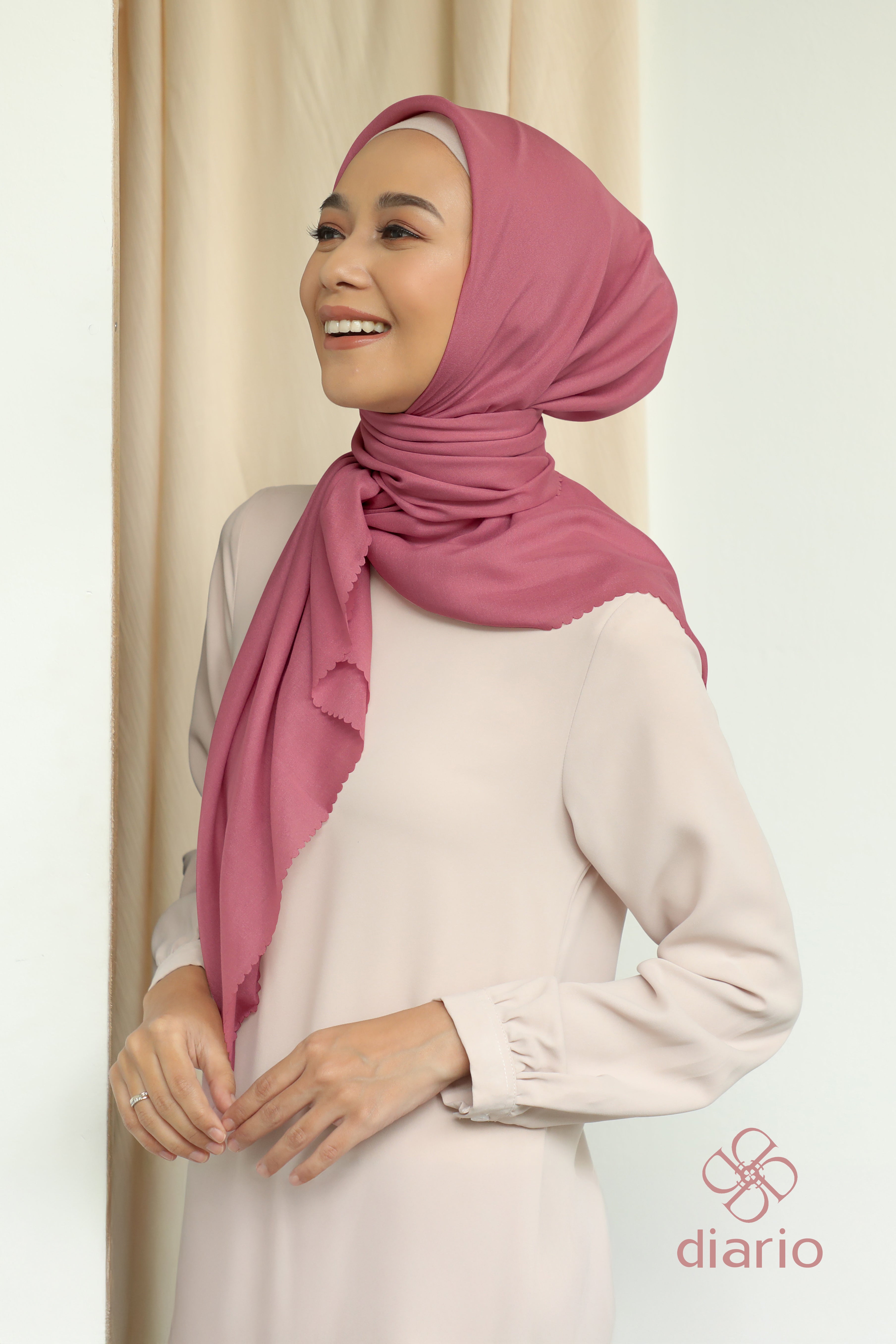 Diario - Kerudung Segi Empat Sahara LC Plain Scarf