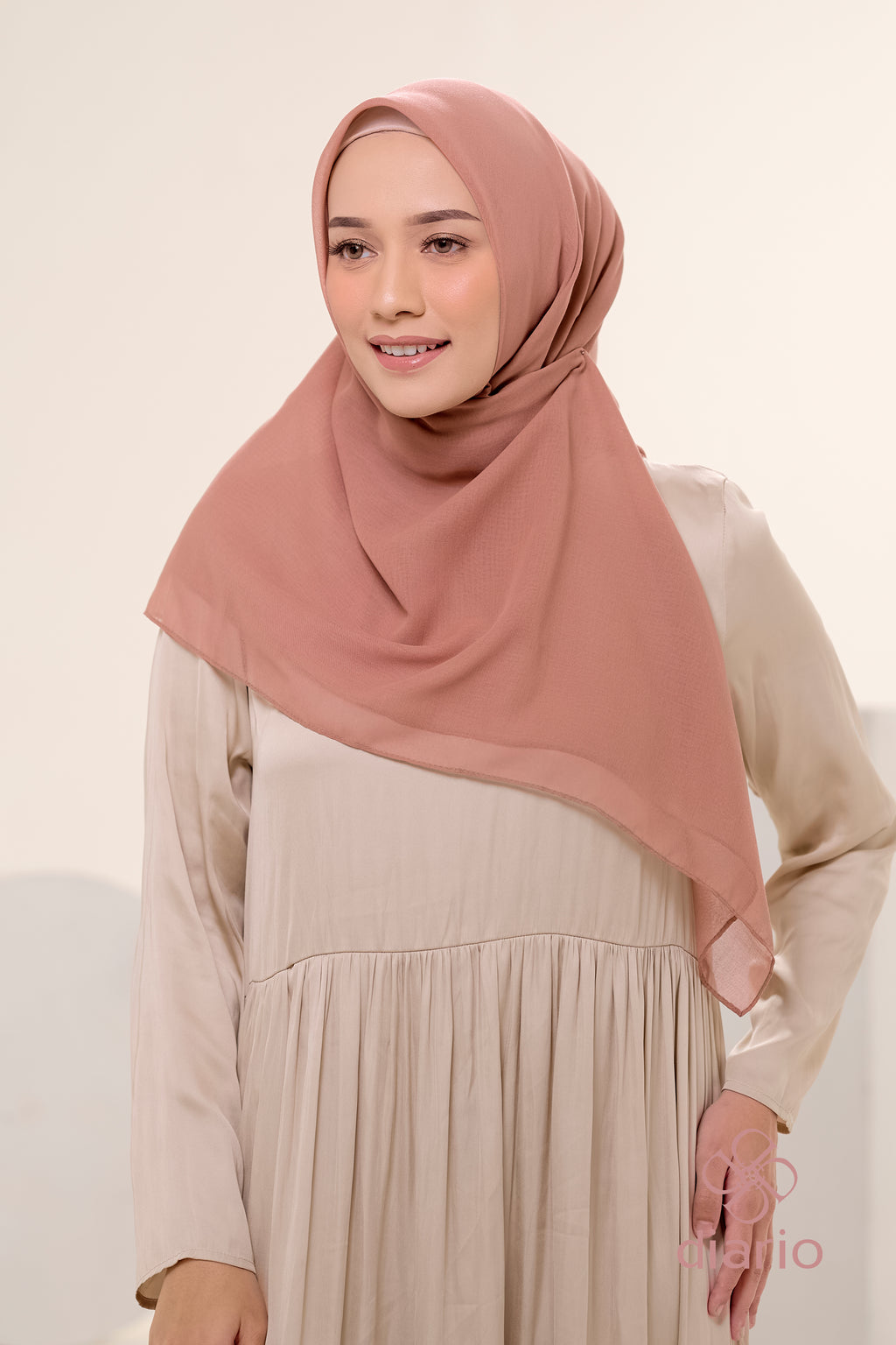 Diario - Kerudung Segi Empat Sahara Plain Scarf