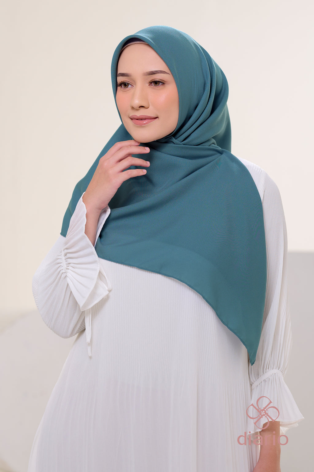 Diario - Kerudung Segi Empat Sahara Plain Scarf