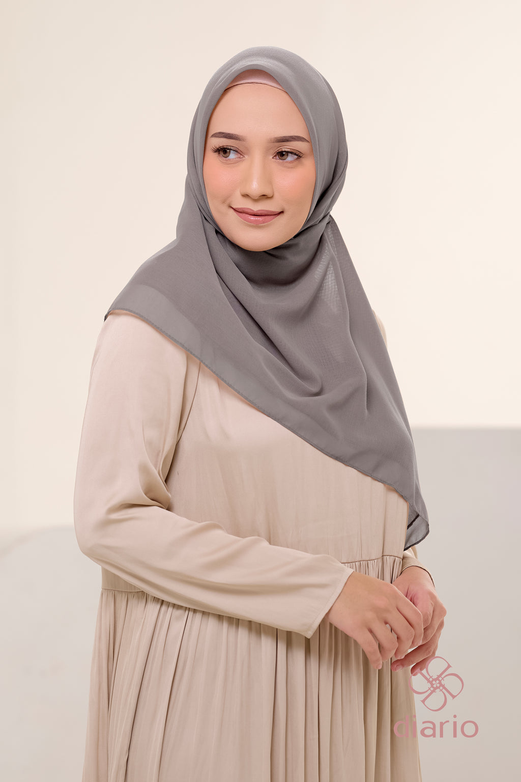 Diario - Kerudung Segi Empat Sahara Plain Scarf