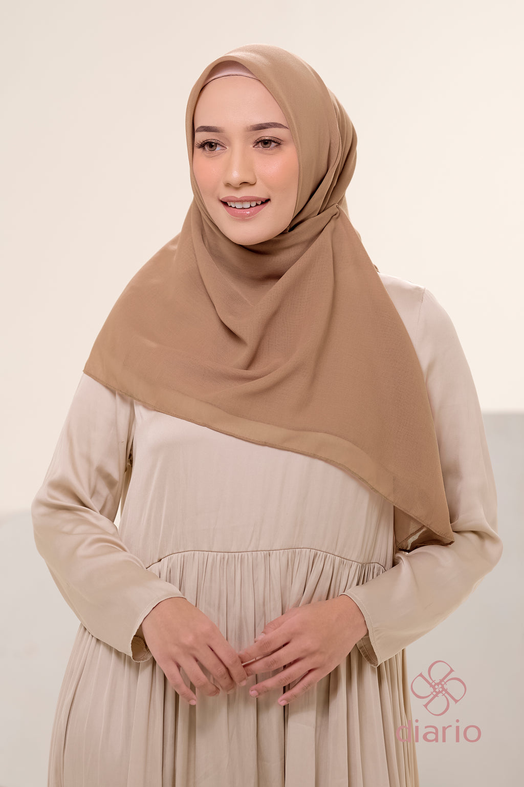 Diario - Kerudung Segi Empat Sahara Plain Scarf