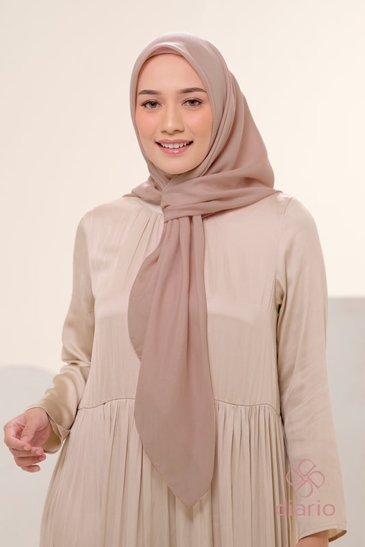 Diario - Kerudung Segi Empat Sahara Plain Scarf