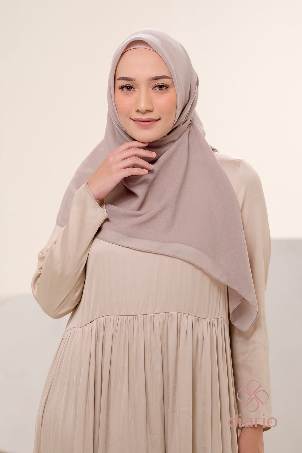 Diario - Kerudung Segi Empat Sahara Plain Scarf