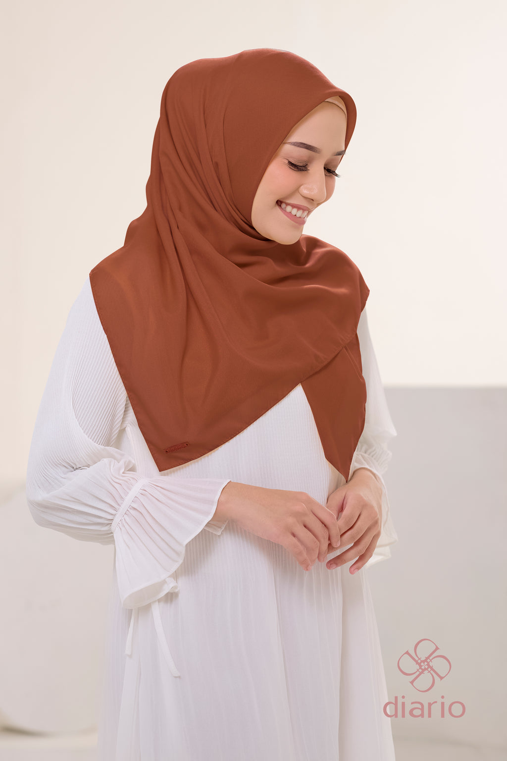 Diario - Kerudung Segi Empat Sahara Plain Scarf