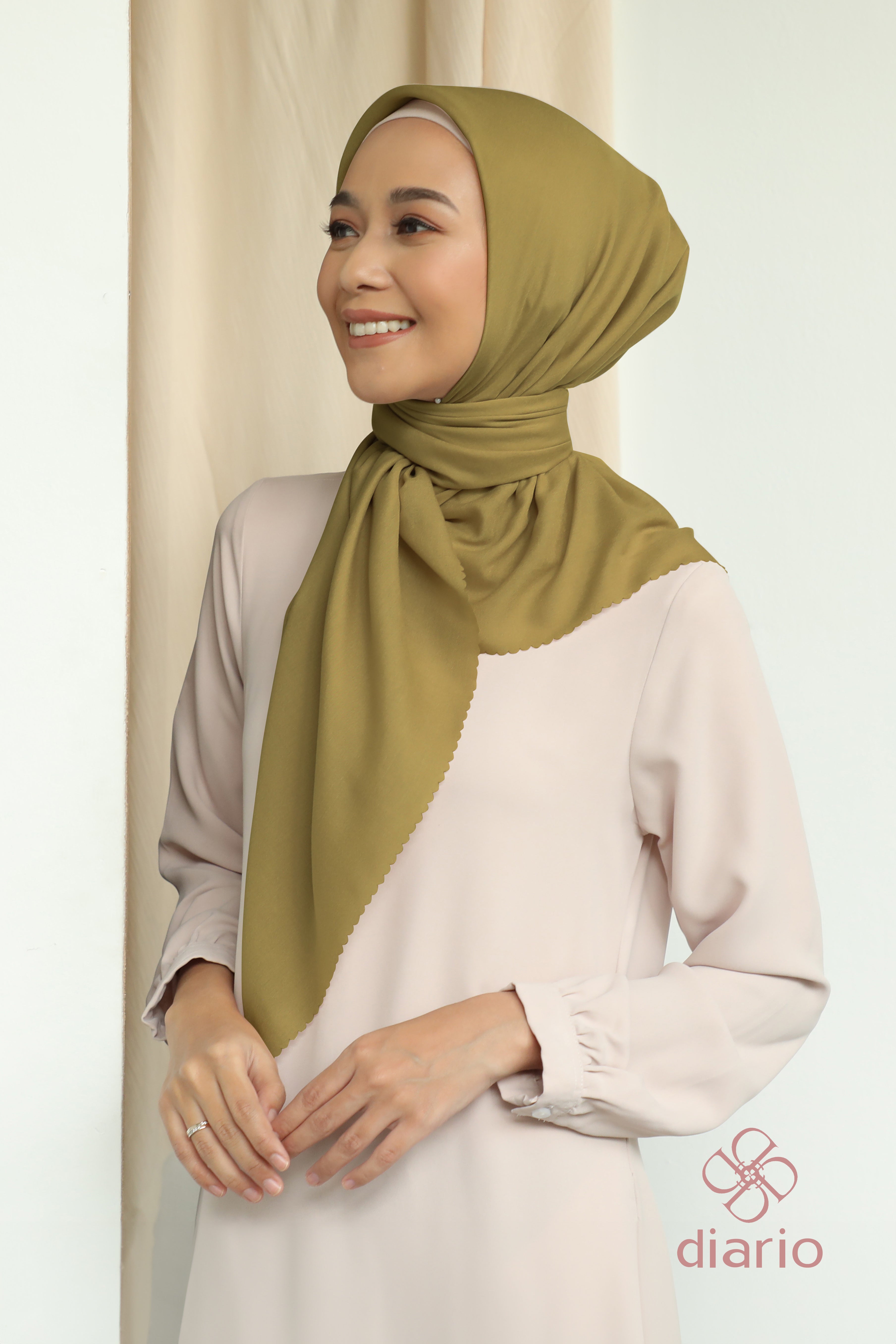 Diario - Kerudung Segi Empat Sahara LC Plain Scarf