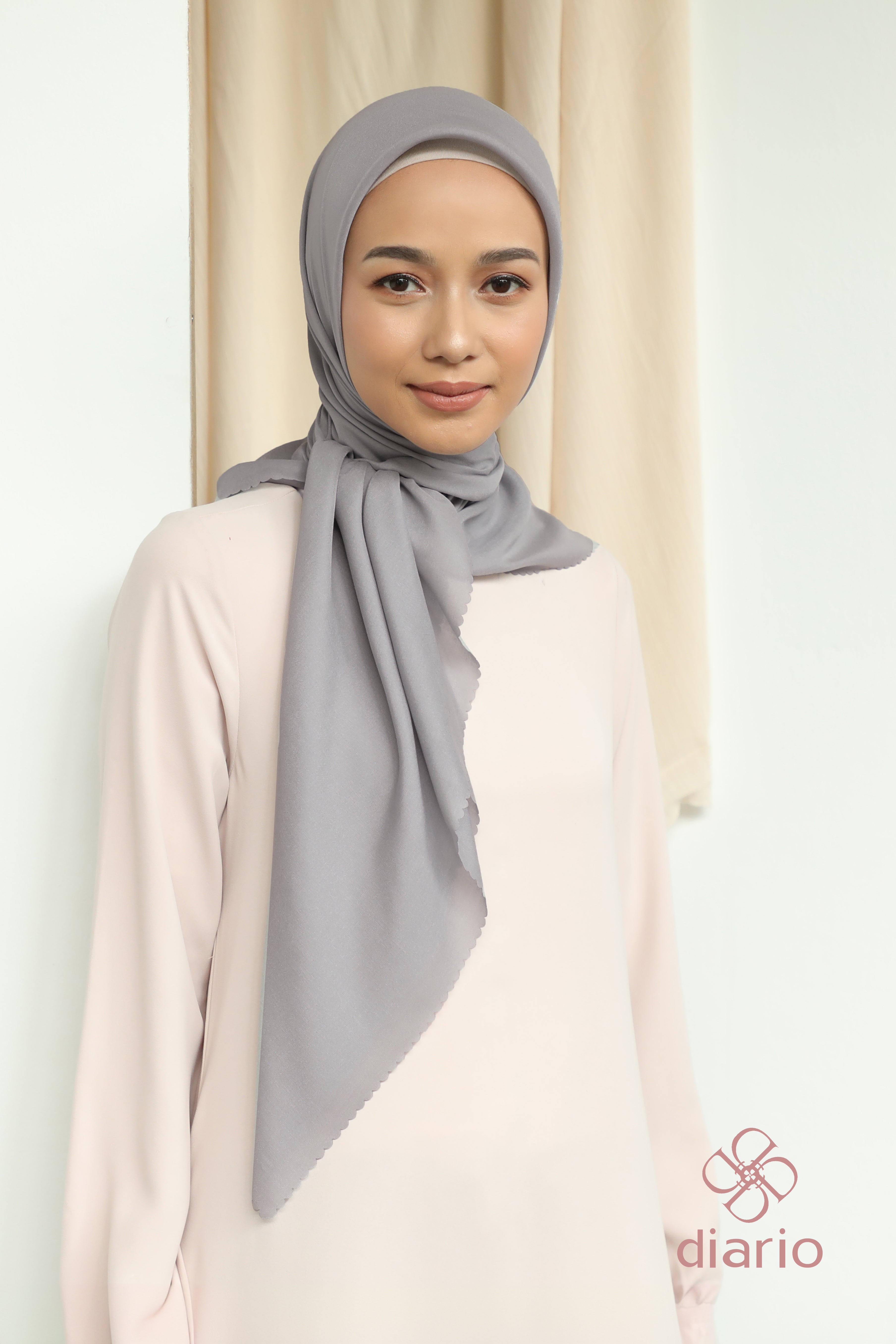 Diario - Kerudung Segi Empat Sahara LC Plain Scarf