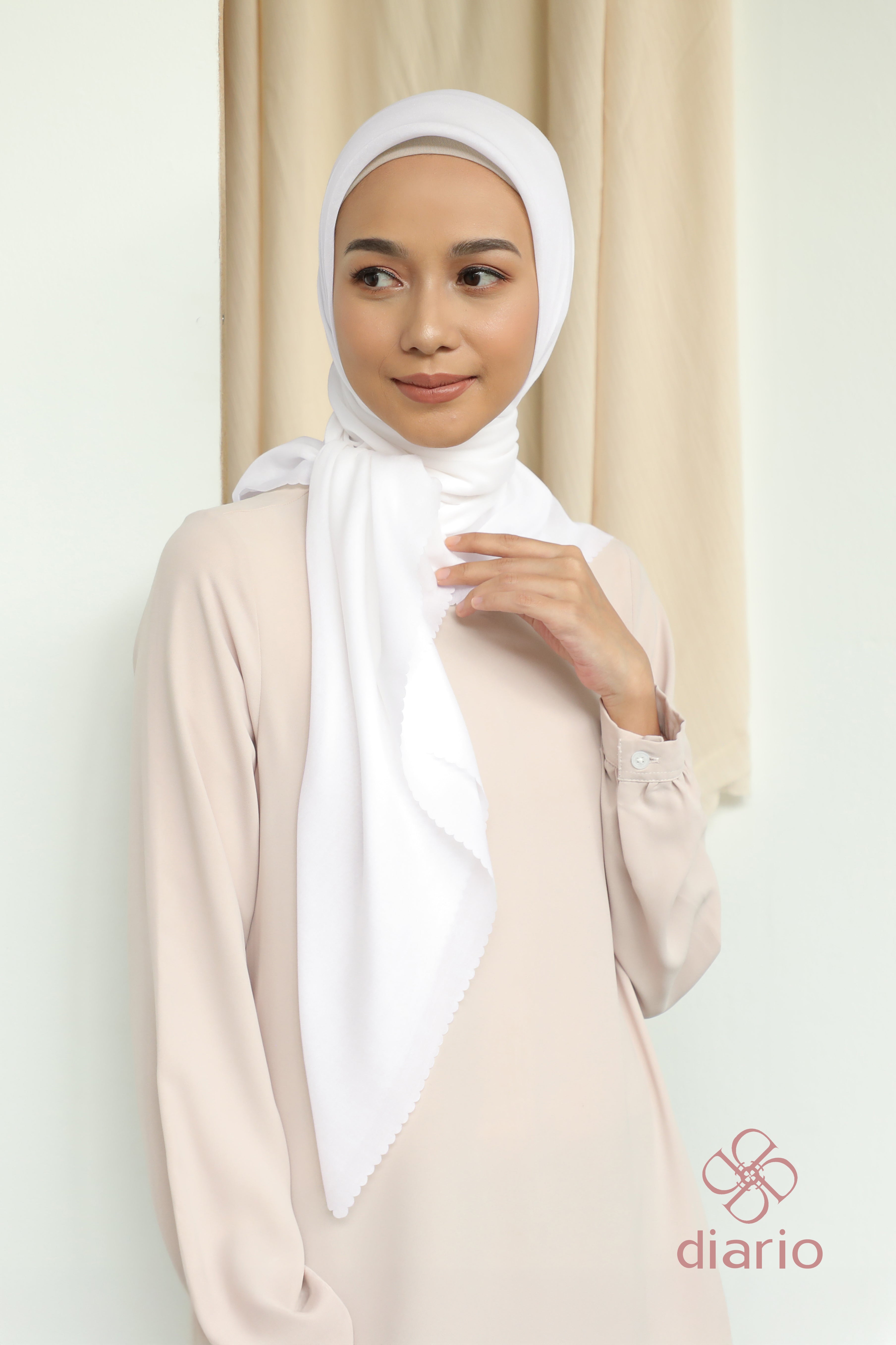 Diario - Kerudung Segi Empat Sahara LC Plain Scarf