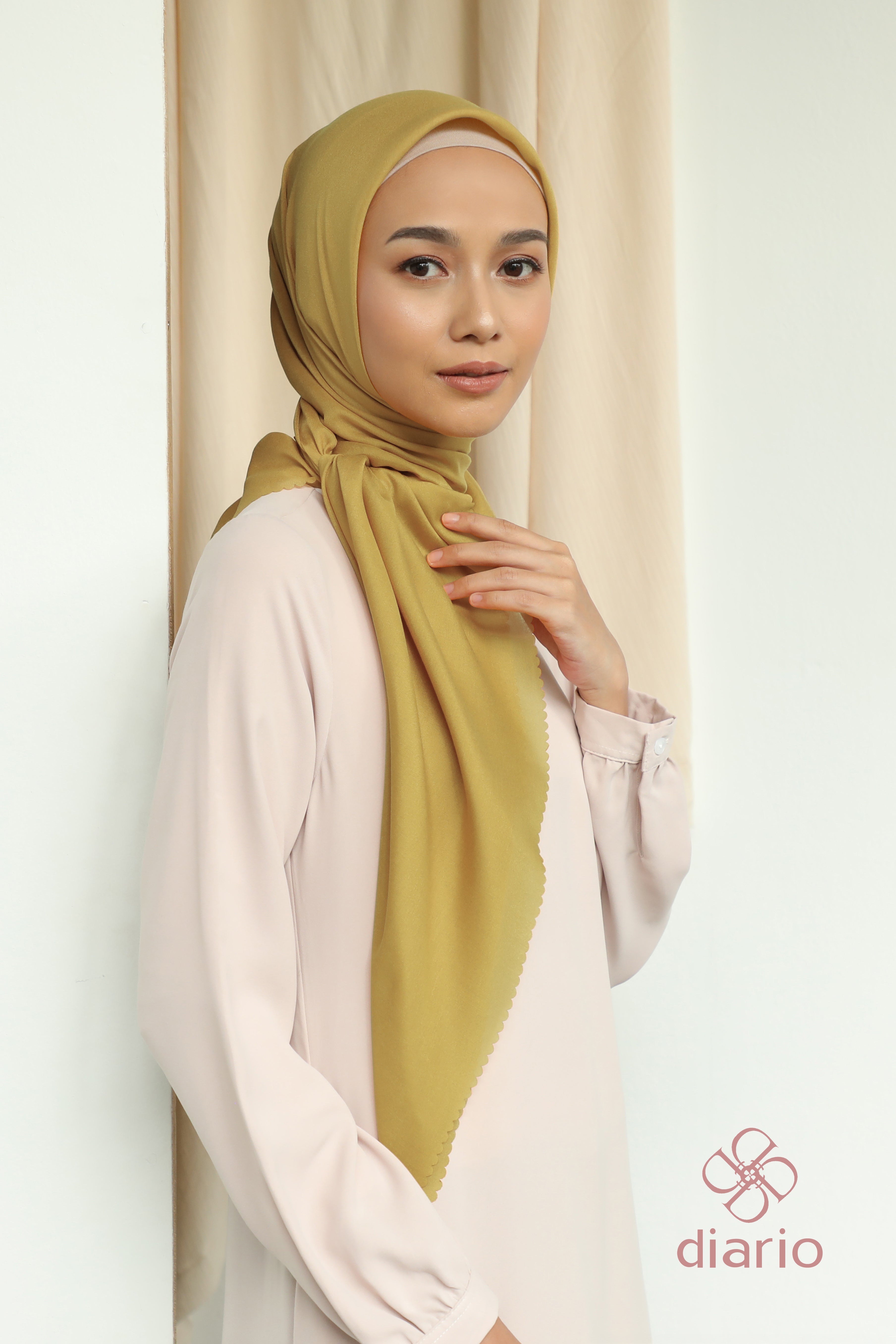 Diario - Kerudung Segi Empat Sahara LC Plain Scarf