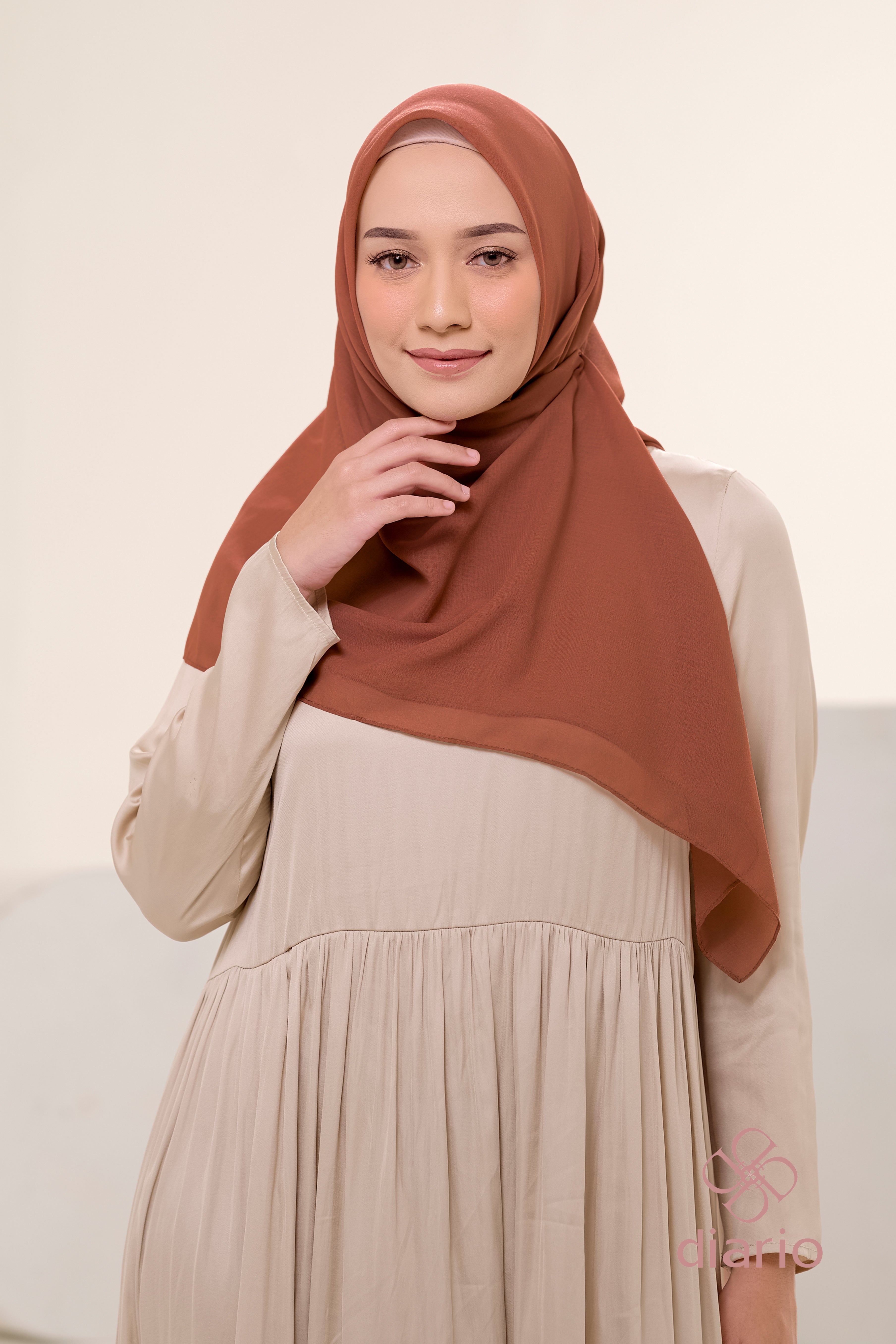 Diario - Kerudung Segi Empat Sahara LC Plain Scarf