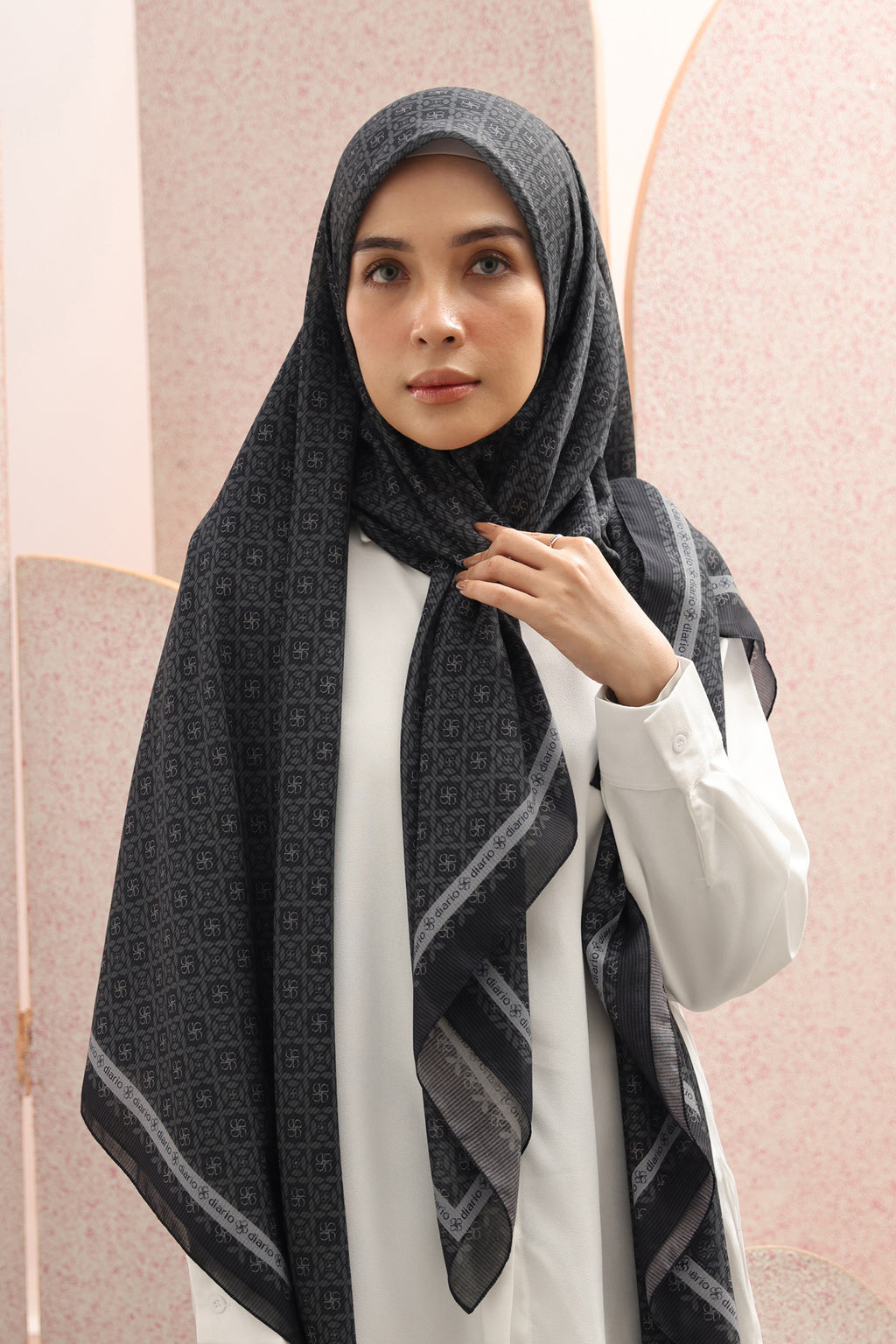 Ultrafine Saskia Scarf Kerudung Segi Empat
