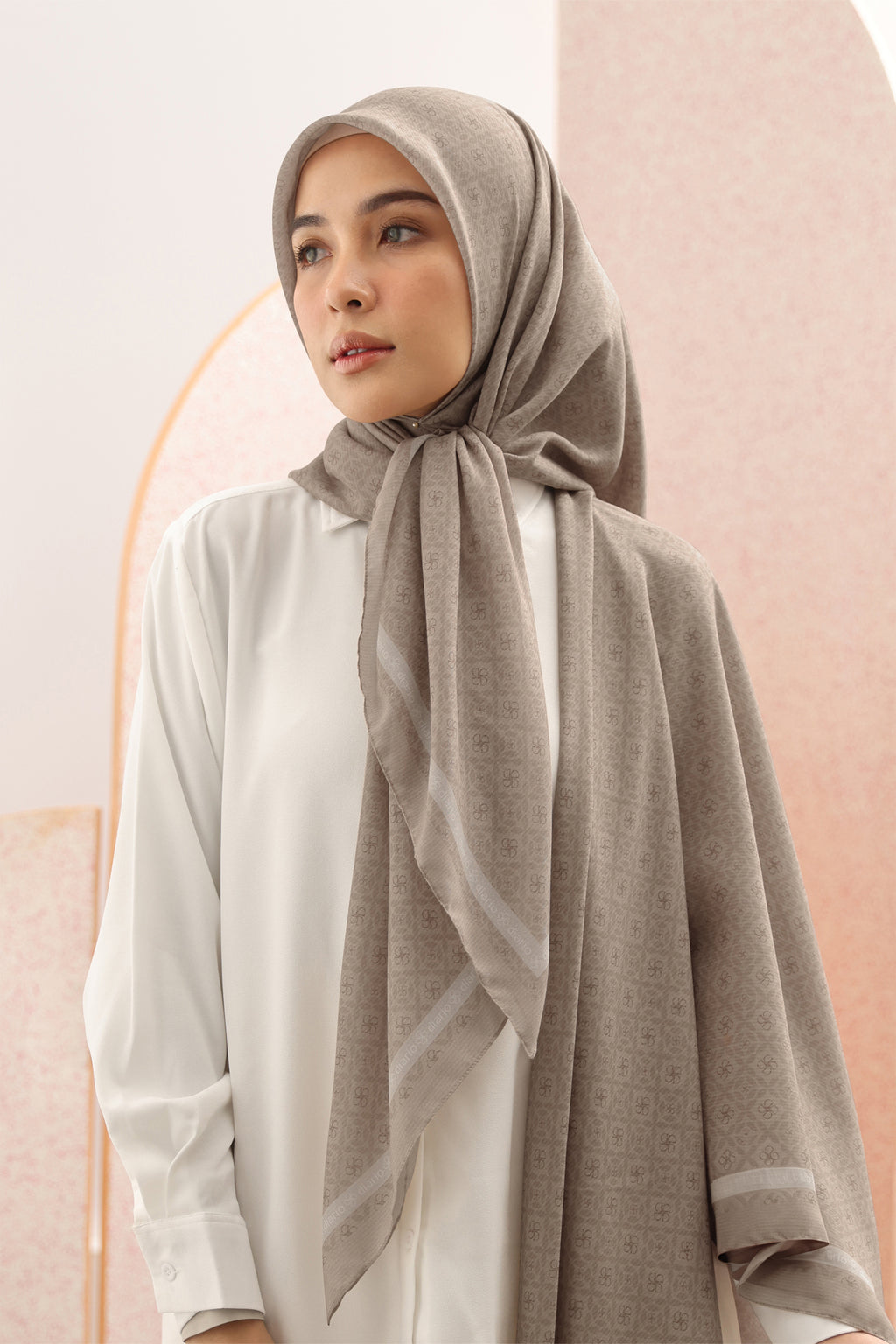 Ultrafine Saskia Scarf Kerudung Segi Empat