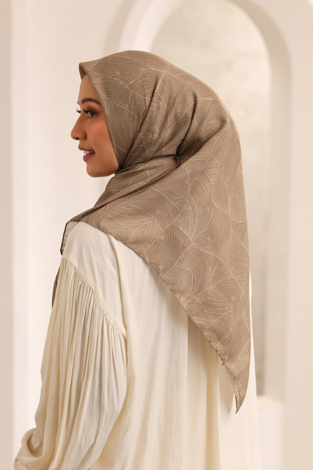 Ultrafine Catlyn Scarf Kerudung Segi Empat