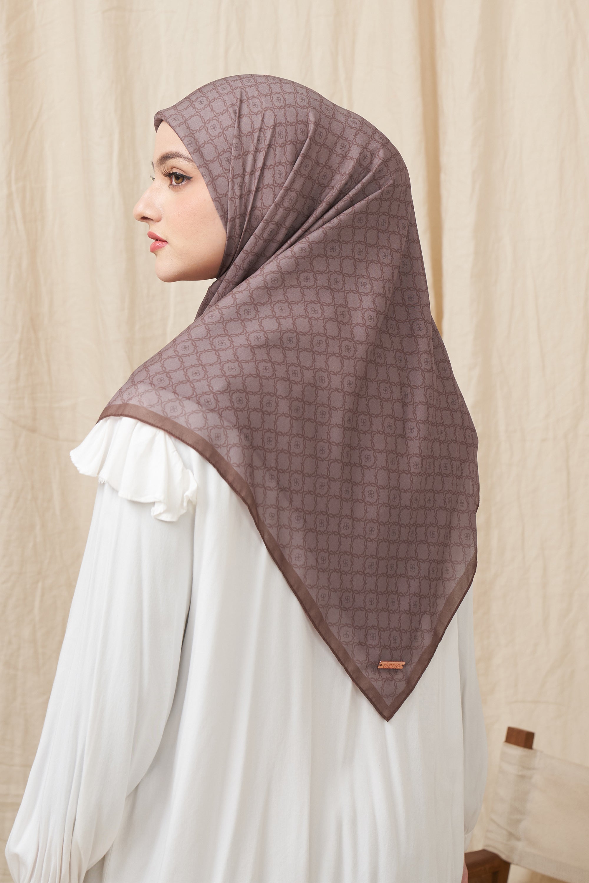 Ultrafine Ivana Scarf Kerudung Segi Empat