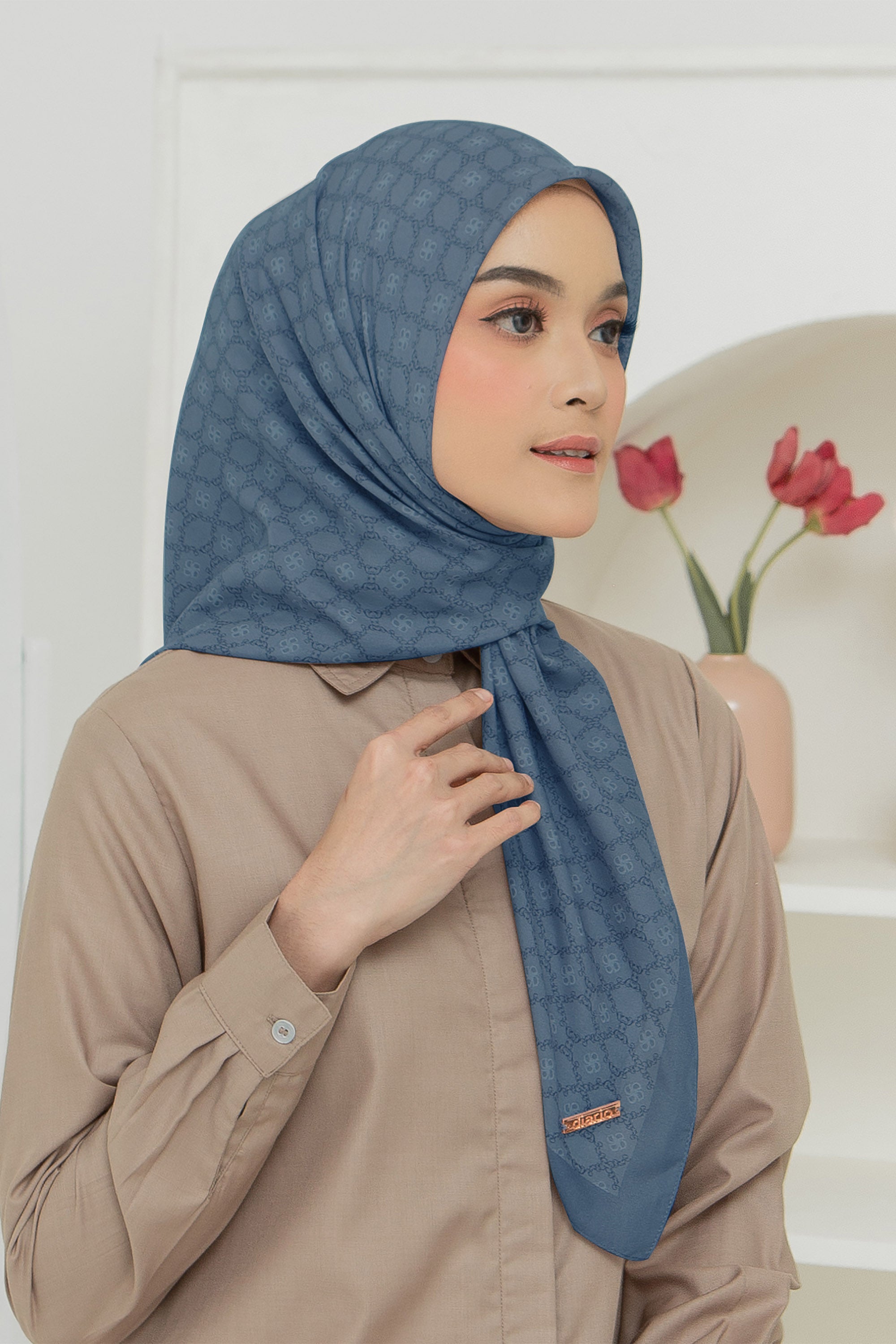 Ultrafine Ferisha Scarf Kerudung Segi Empat