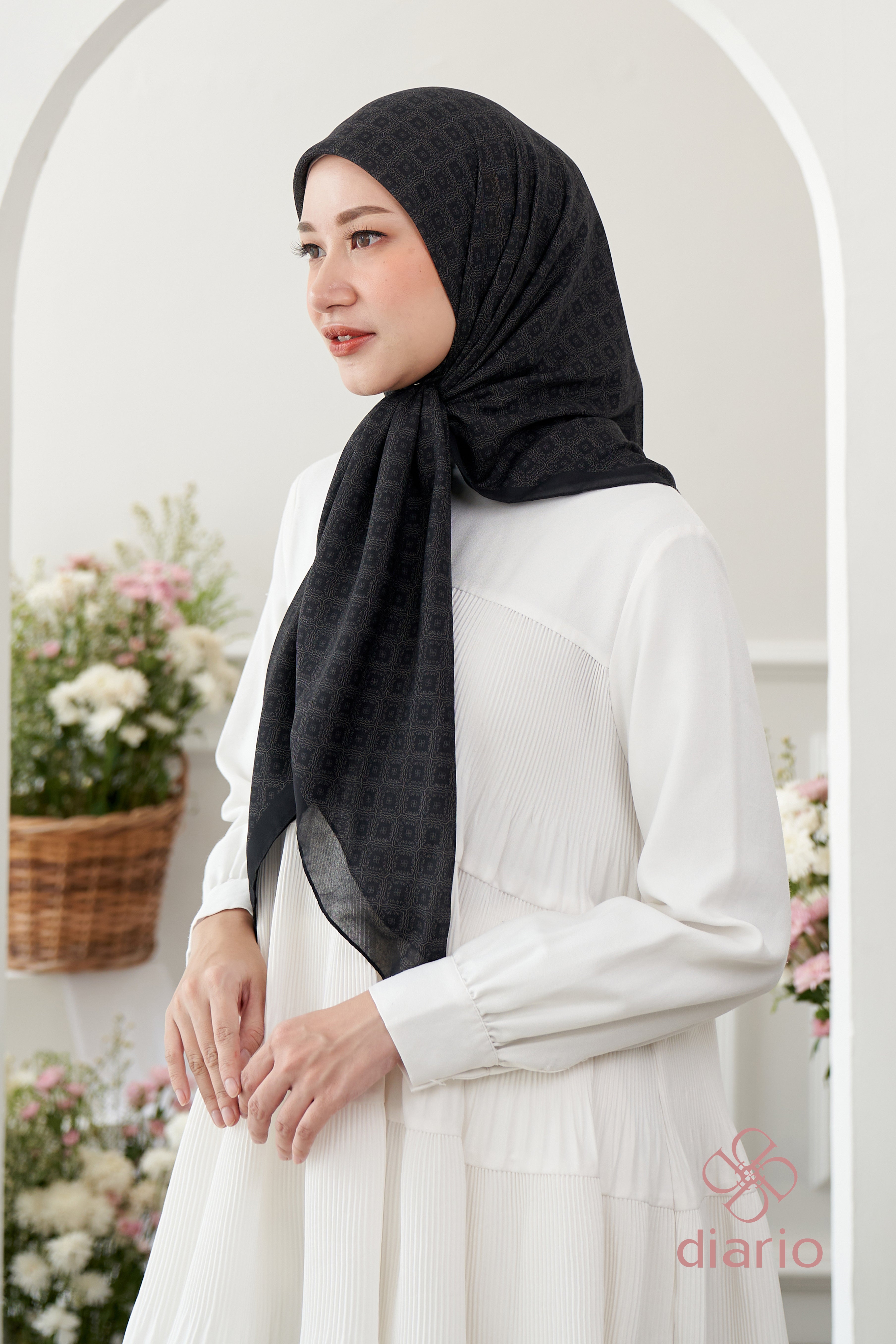 Diario - Ultrafine Tania Scarf Kerudung Segi Empat