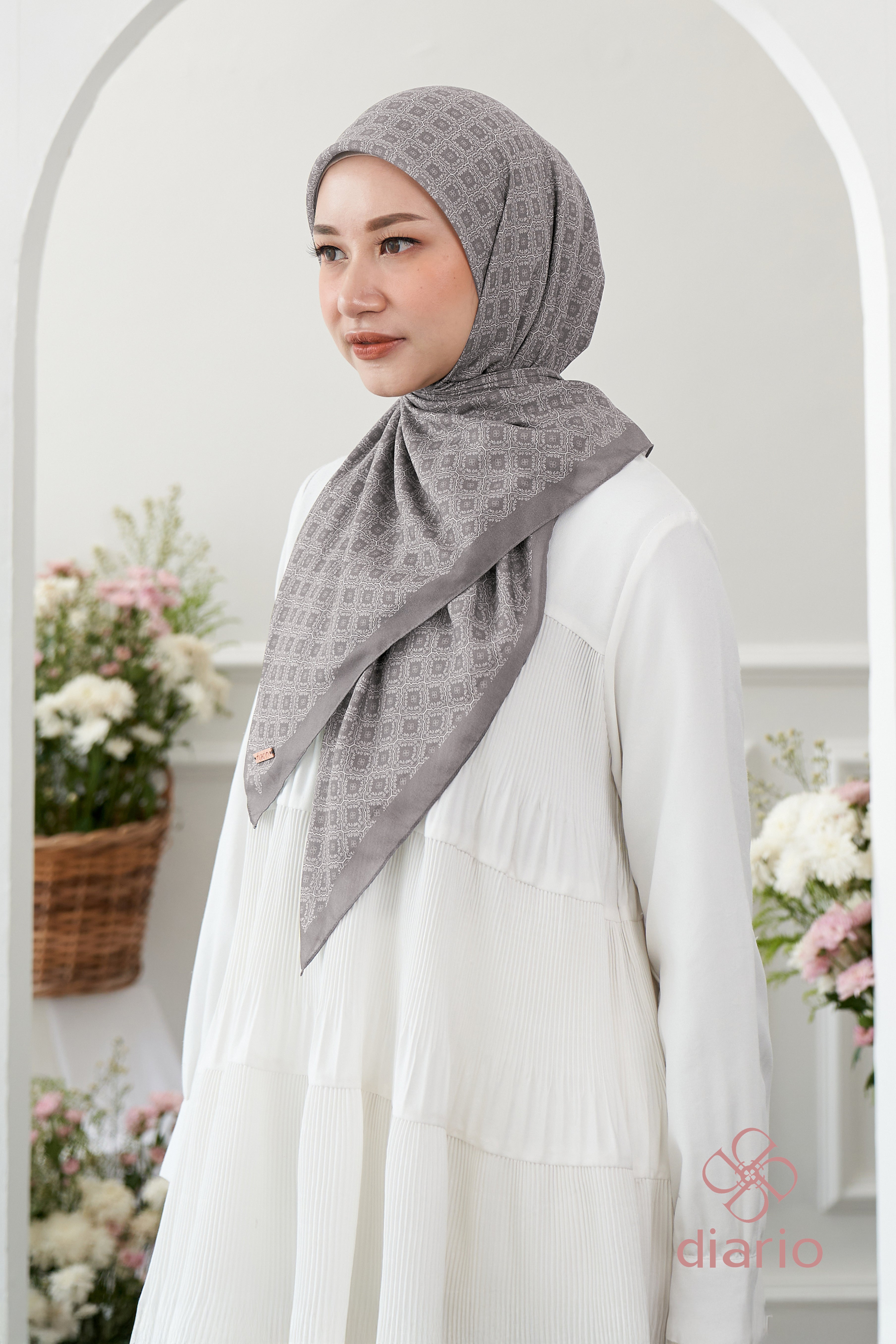 Diario - Ultrafine Tania Scarf Kerudung Segi Empat