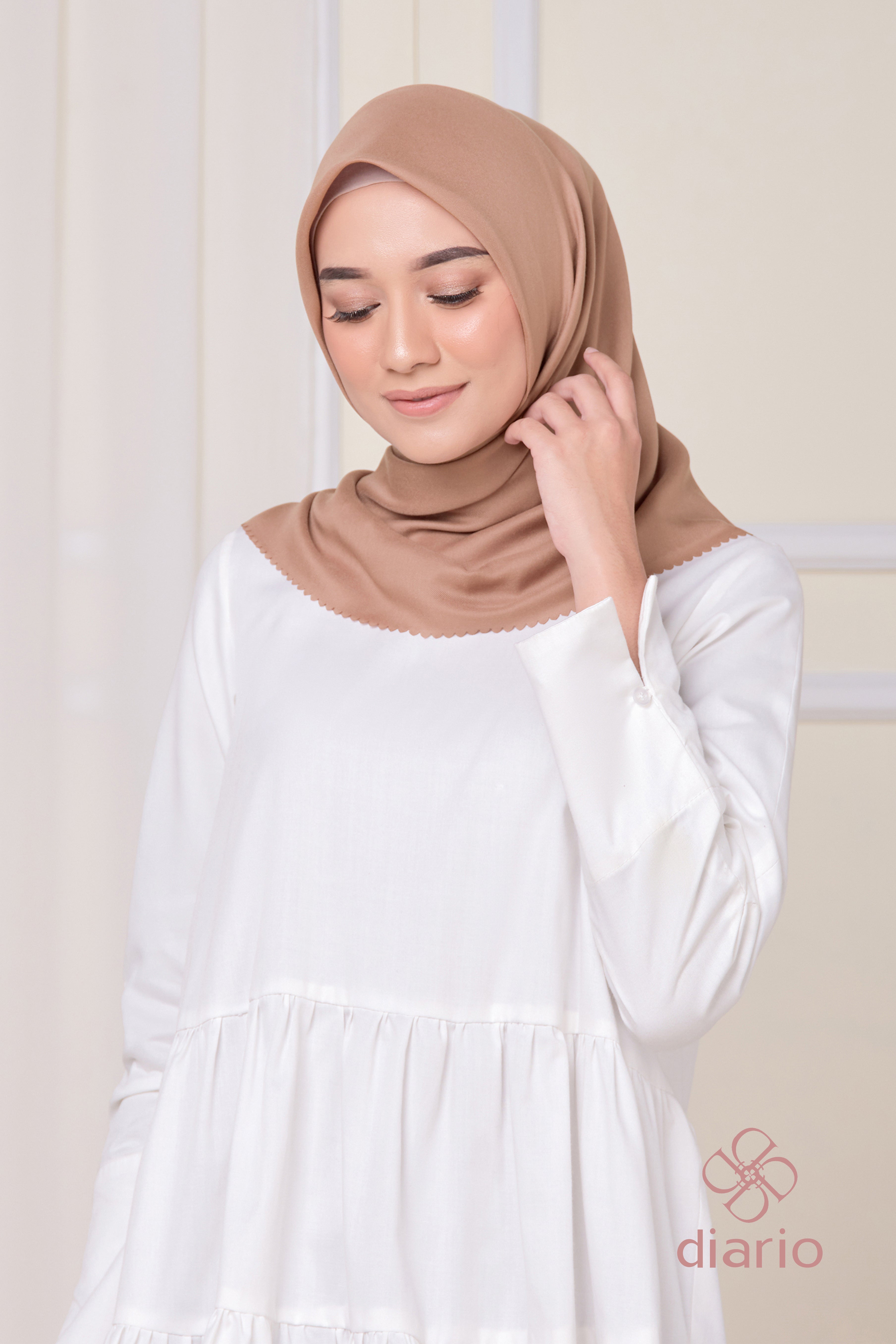 Diario - Kerudung Segi Empat Ultimate LC Plain Scarf
