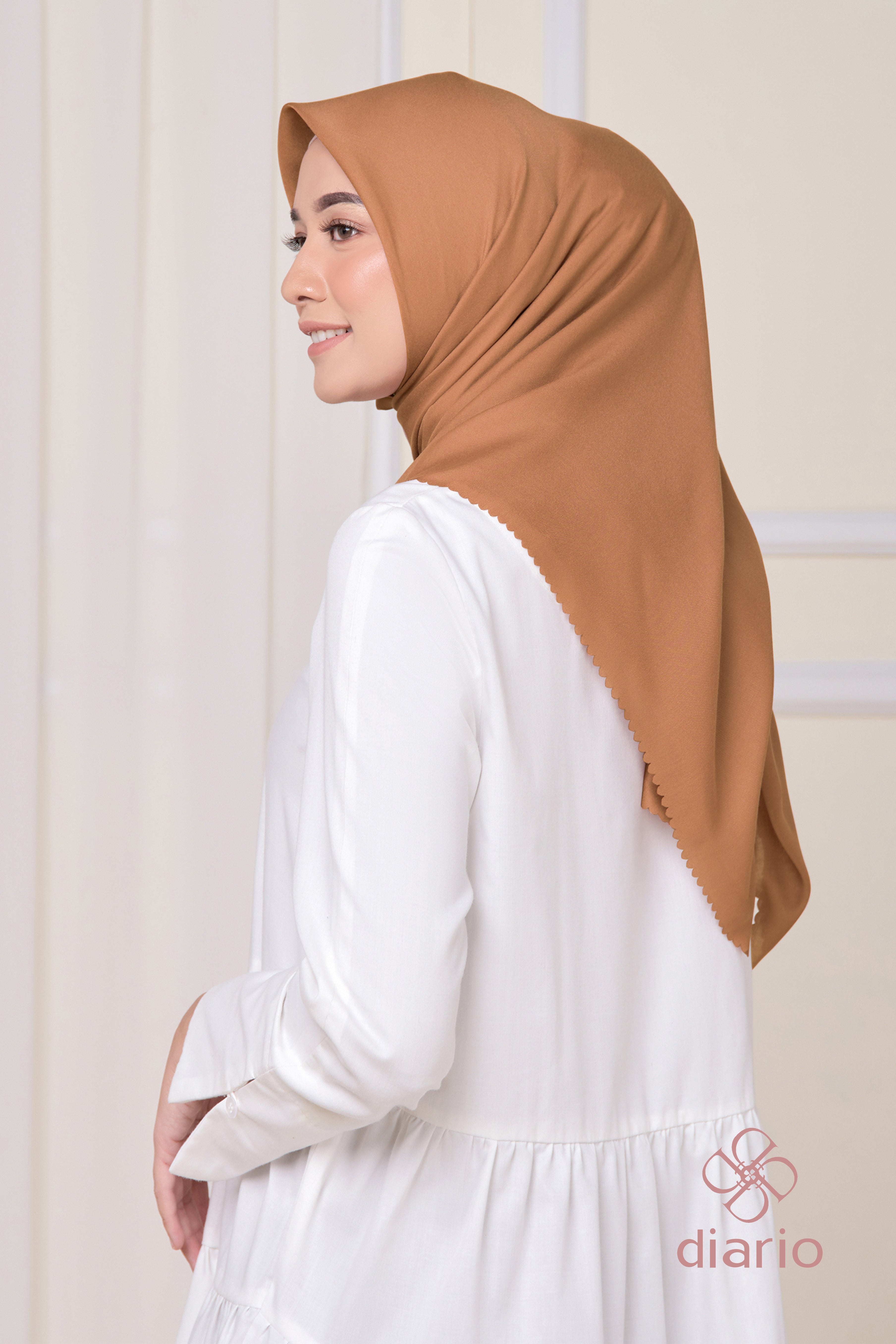 Diario - Kerudung Segi Empat Ultimate LC Plain Scarf