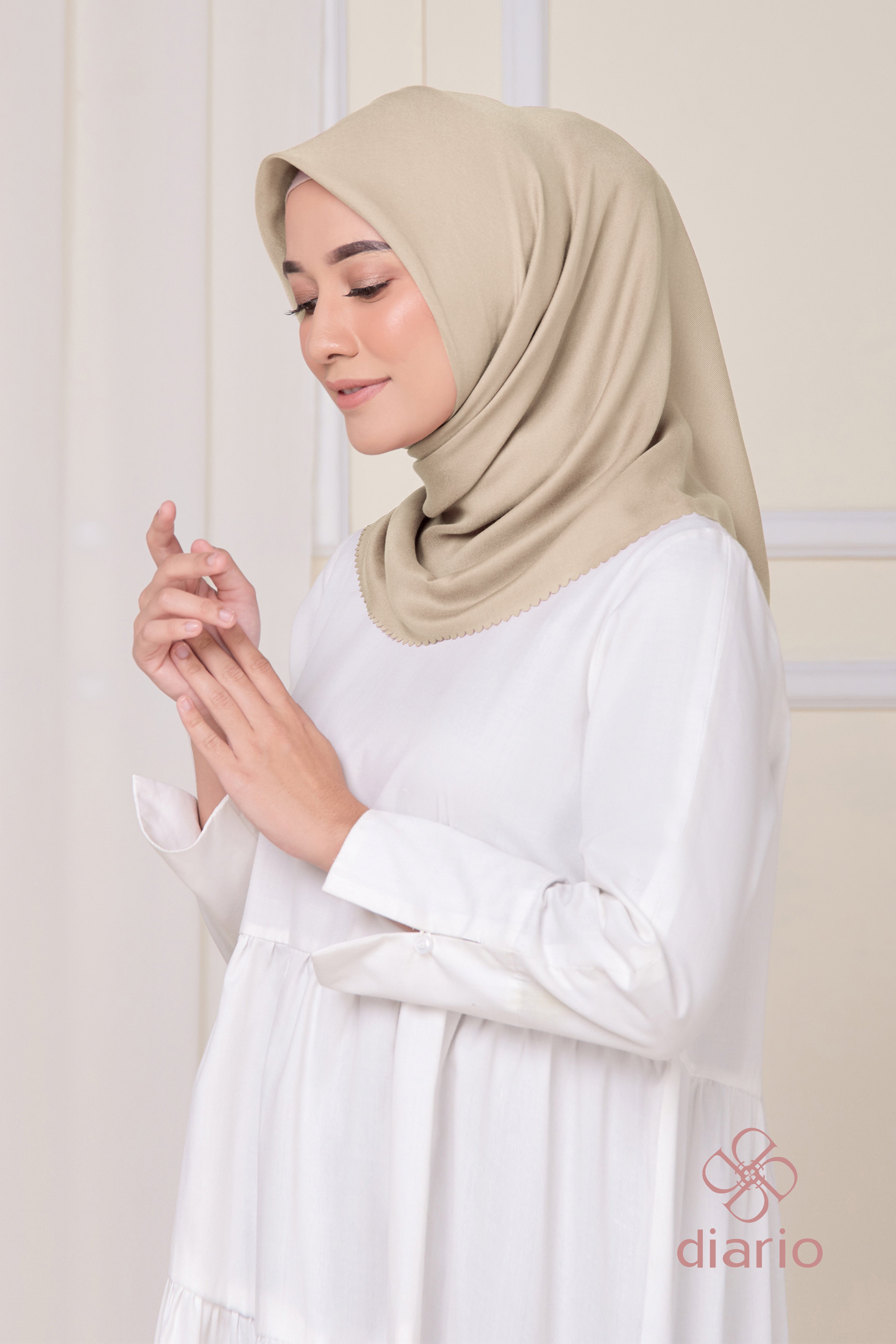 Diario - Kerudung Segi Empat Ultimate LC Plain Scarf