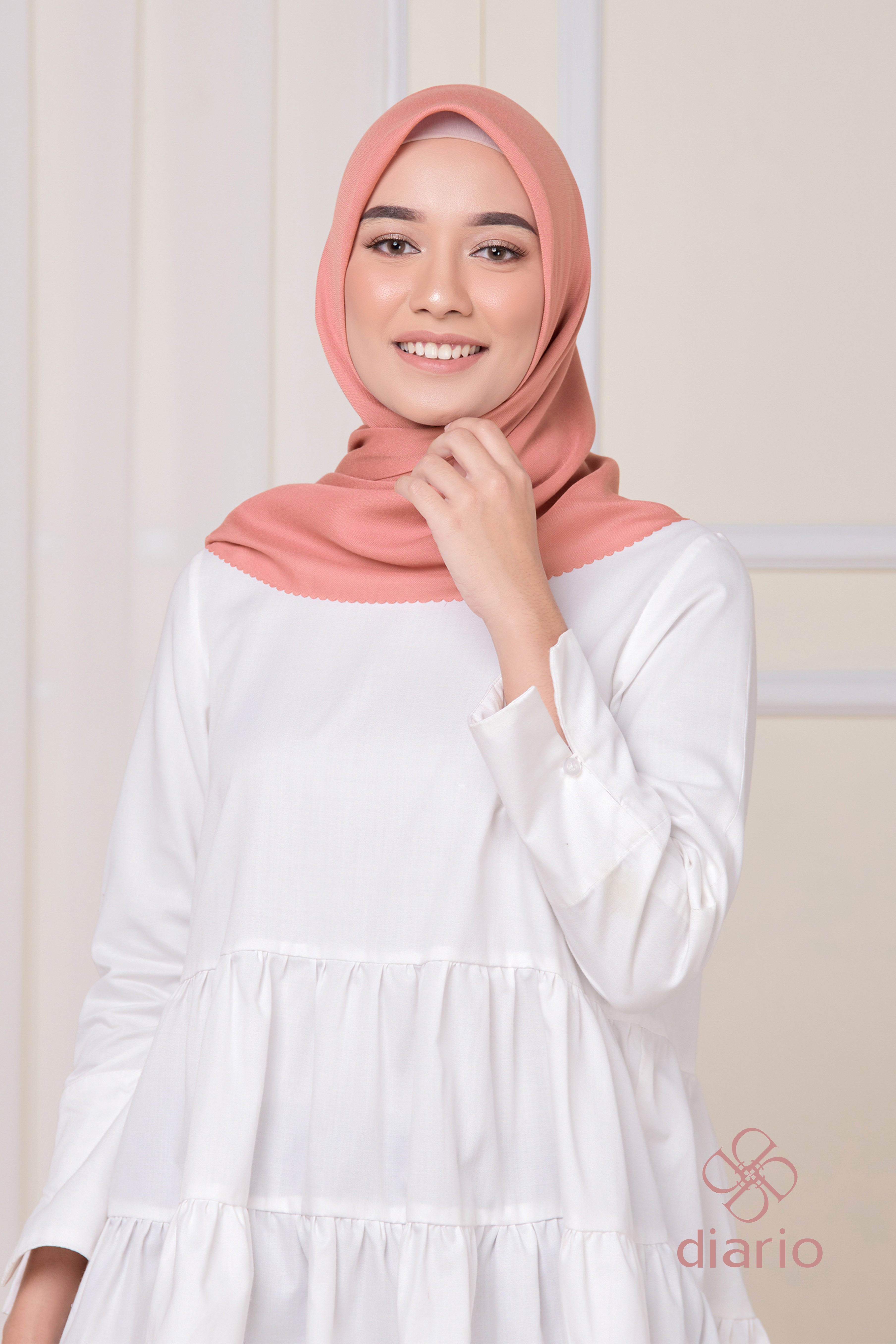 Diario - Kerudung Segi Empat Ultimate LC Plain Scarf