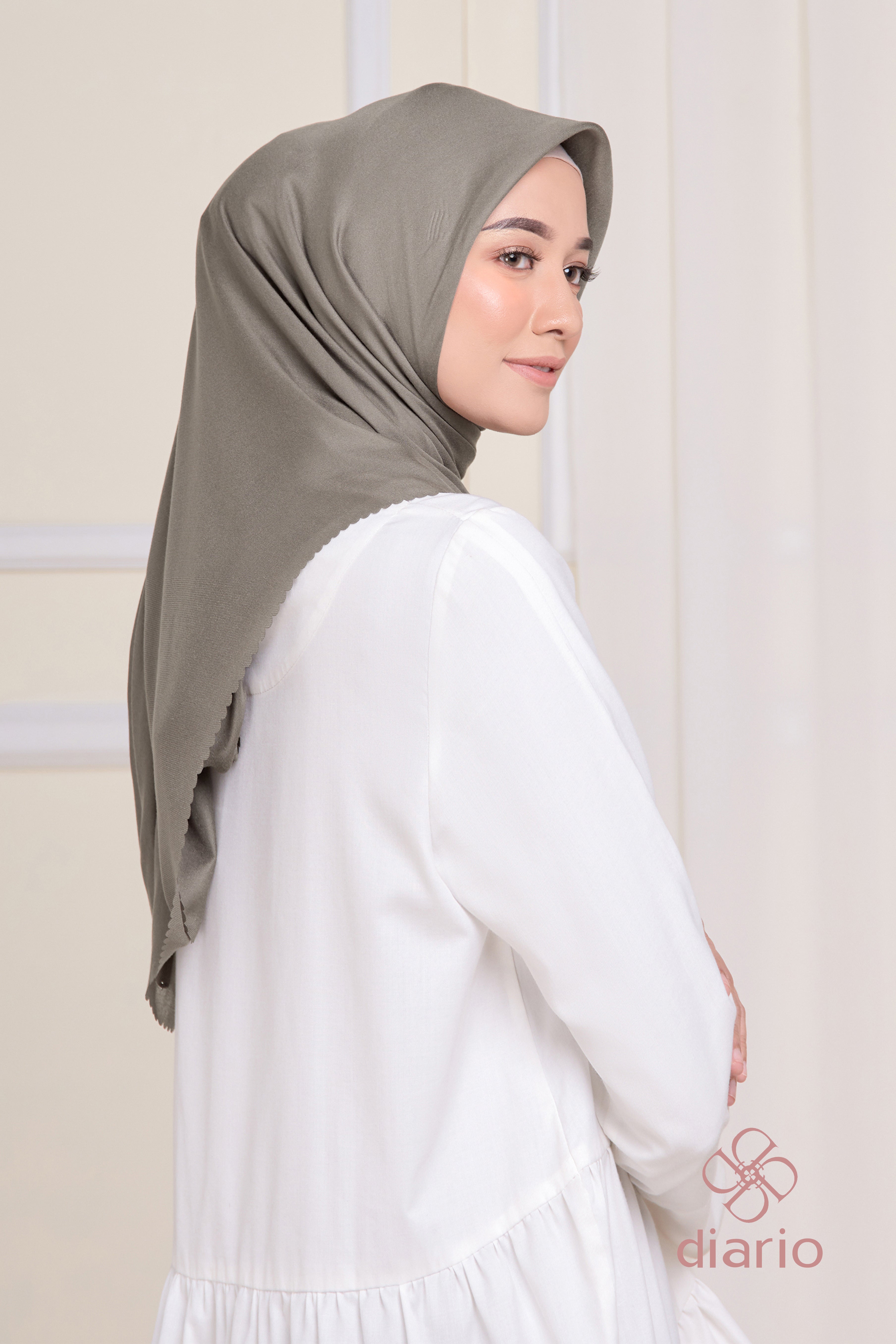 Diario - Kerudung Segi Empat Ultimate LC Plain Scarf