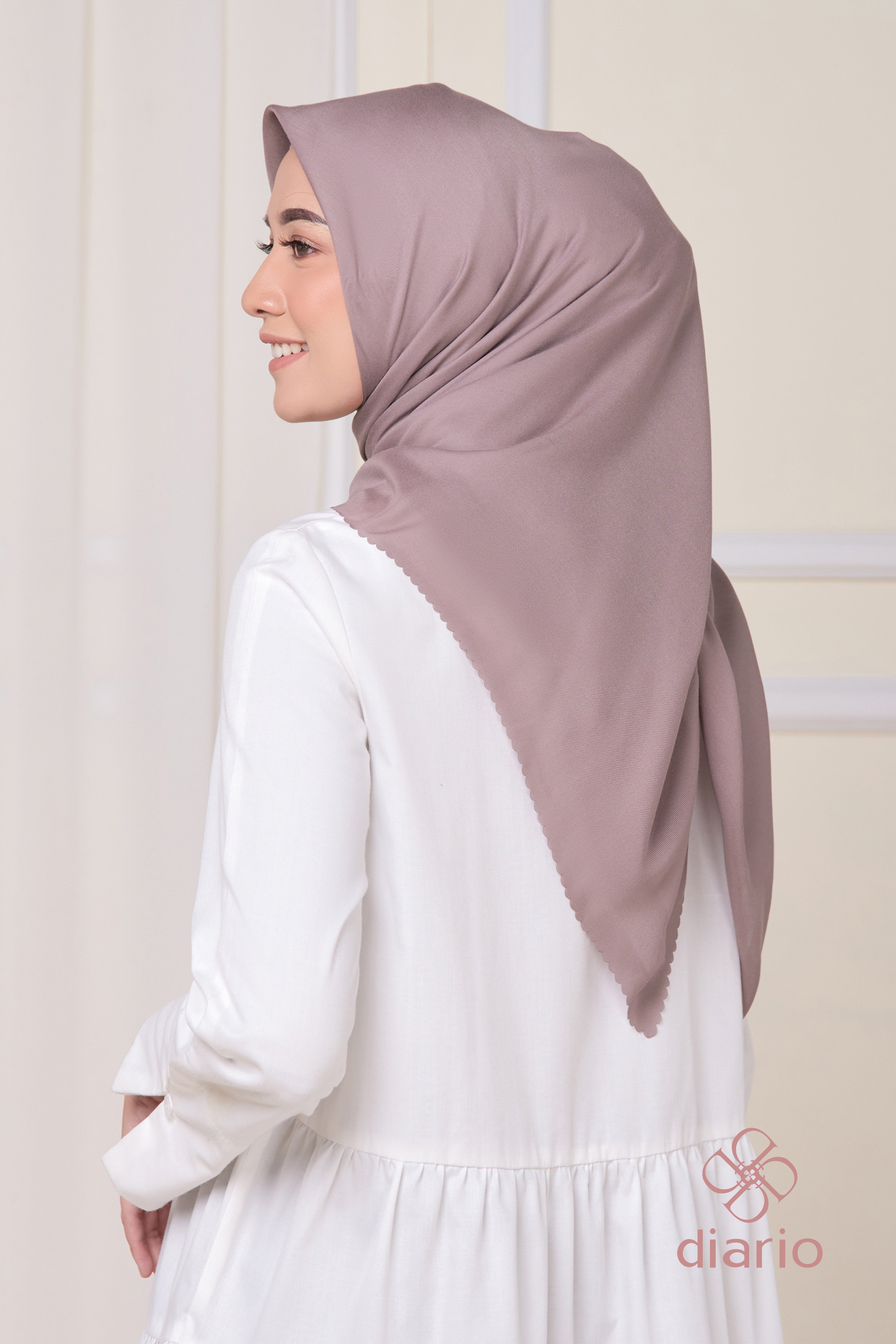 Diario - Kerudung Segi Empat Ultimate LC Plain Scarf