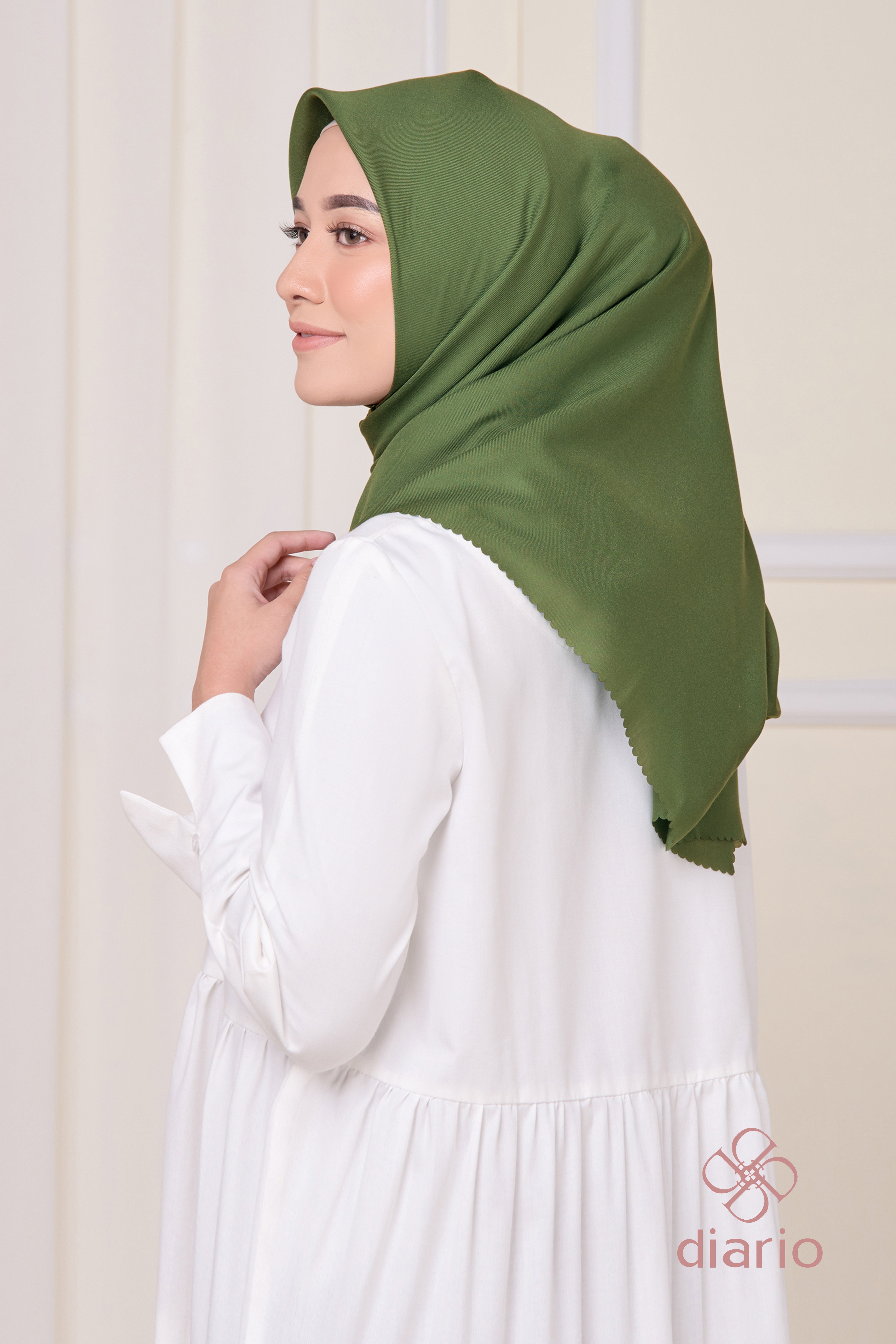 Diario - Kerudung Segi Empat Ultimate LC Plain Scarf