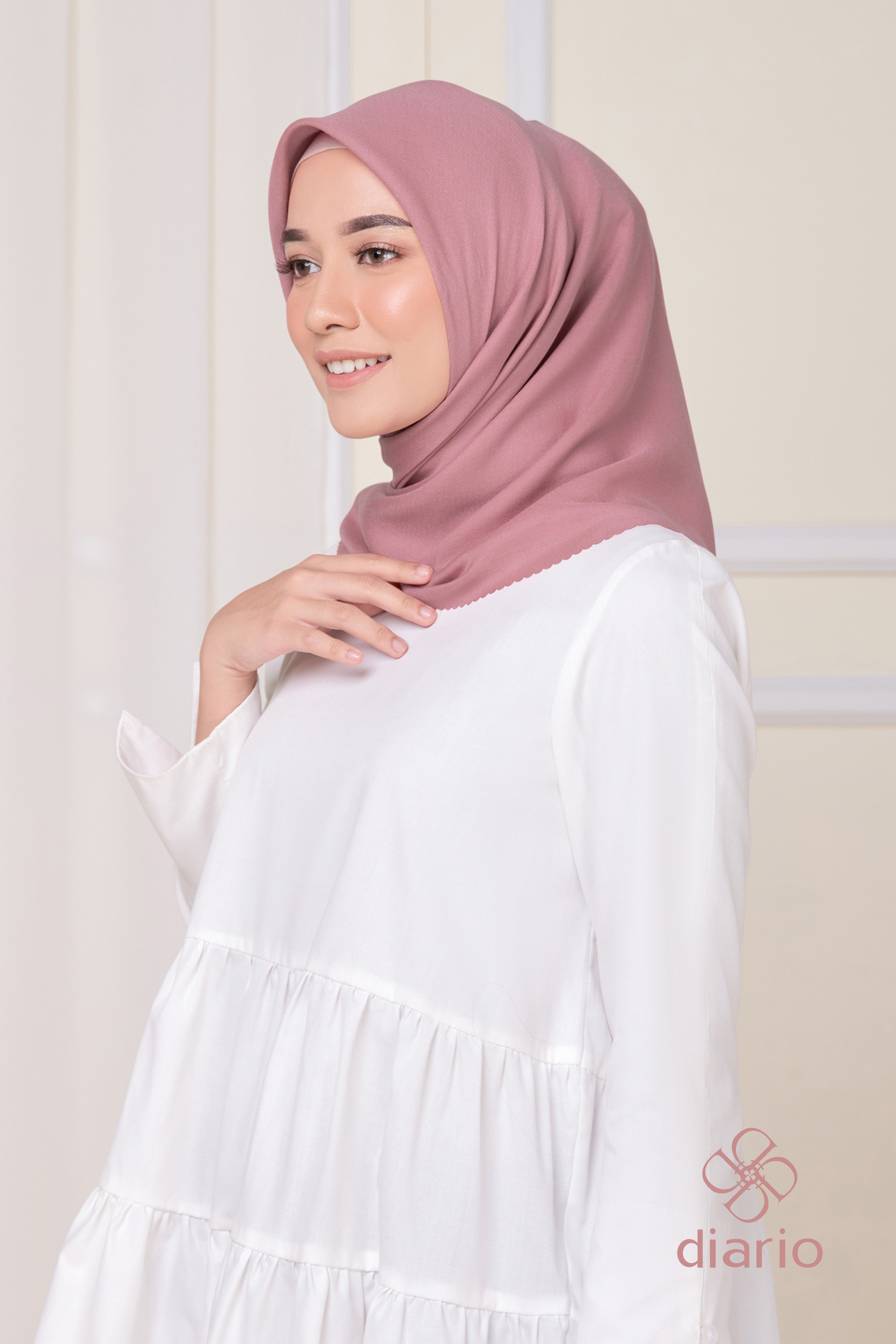 Diario - Kerudung Segi Empat Ultimate LC Plain Scarf