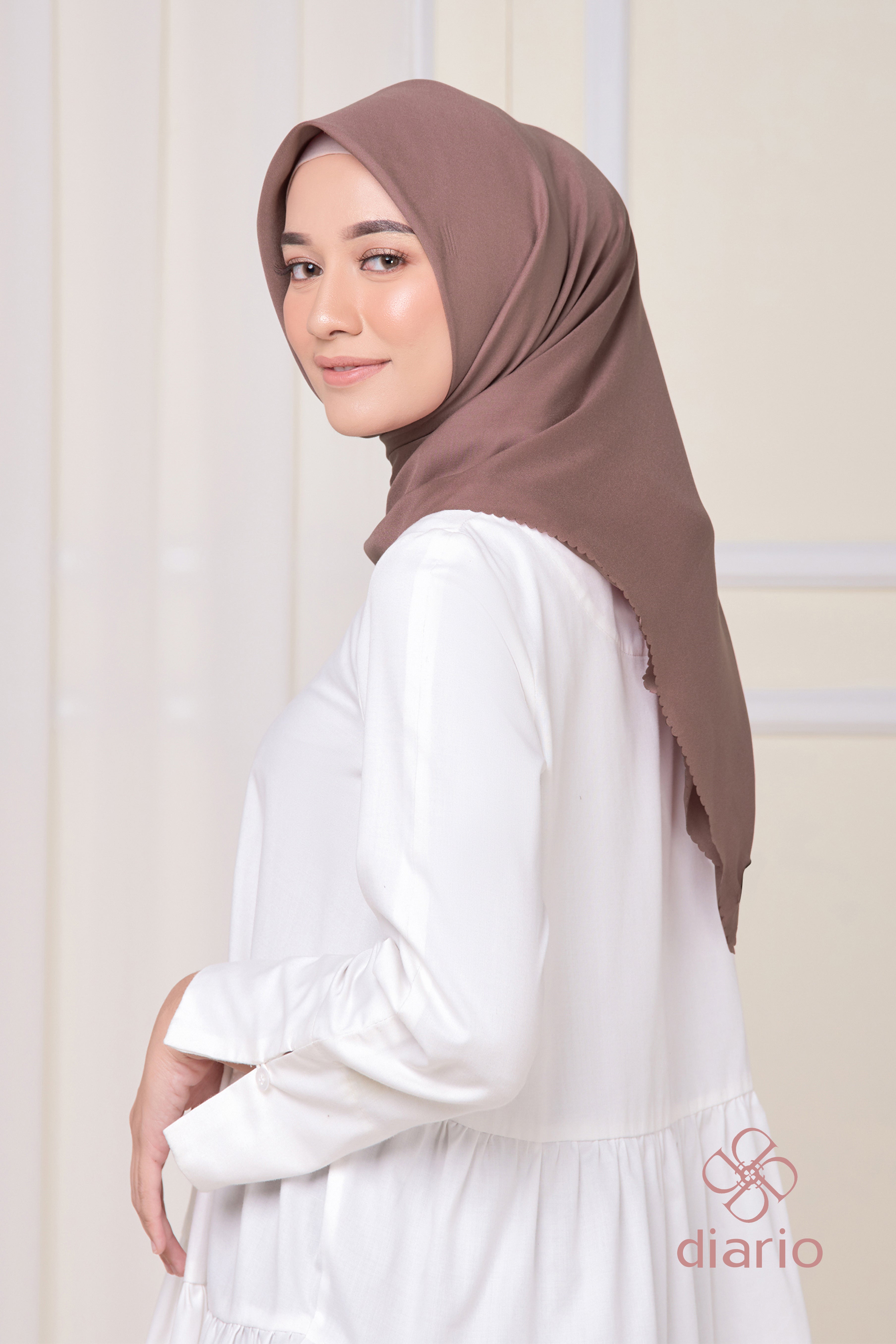 Diario - Kerudung Segi Empat Ultimate LC Plain Scarf
