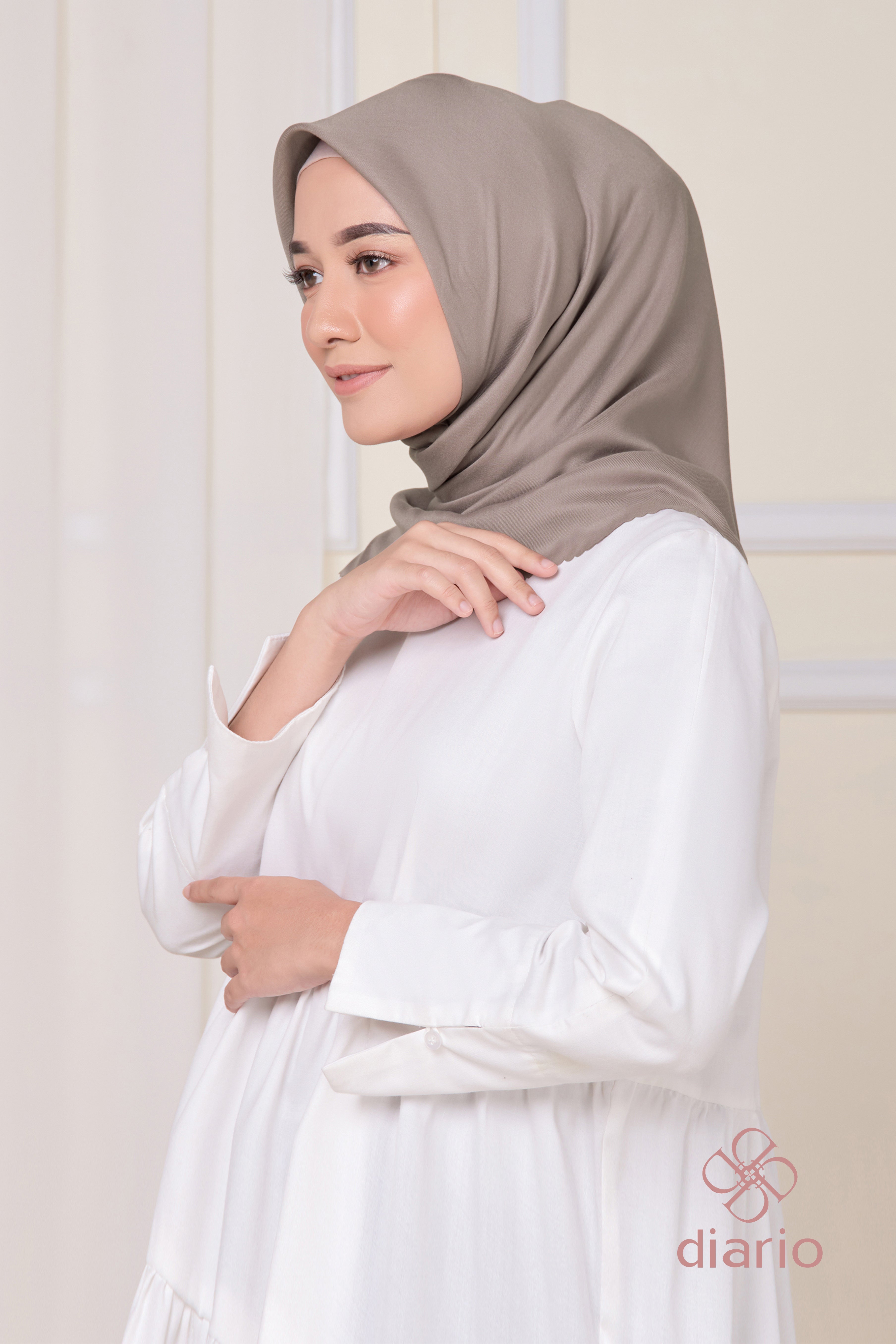 Diario - Kerudung Segi Empat Ultimate LC Plain Scarf