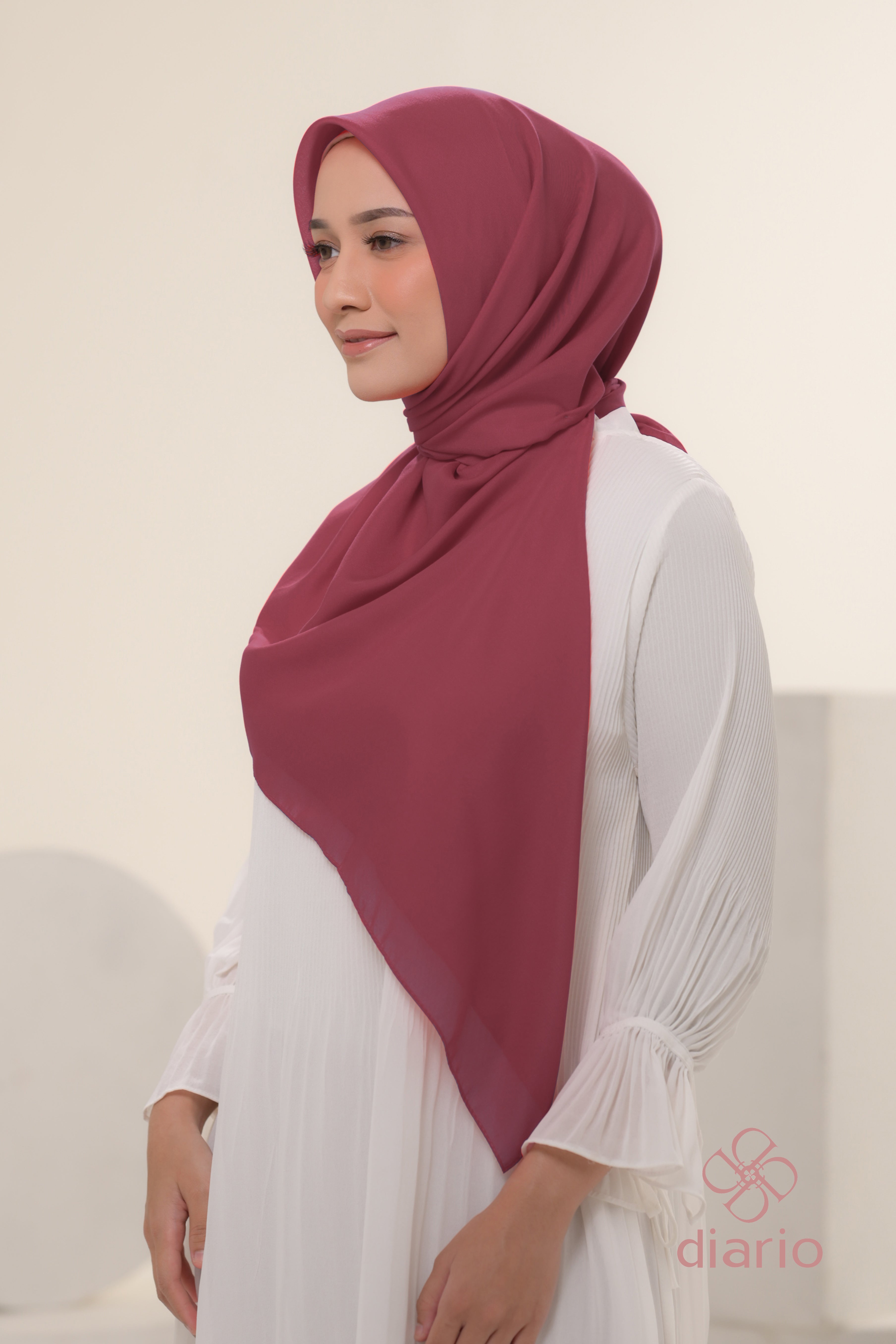 Diario - Kerudung Segi Empat Ultimate Plain Scarf