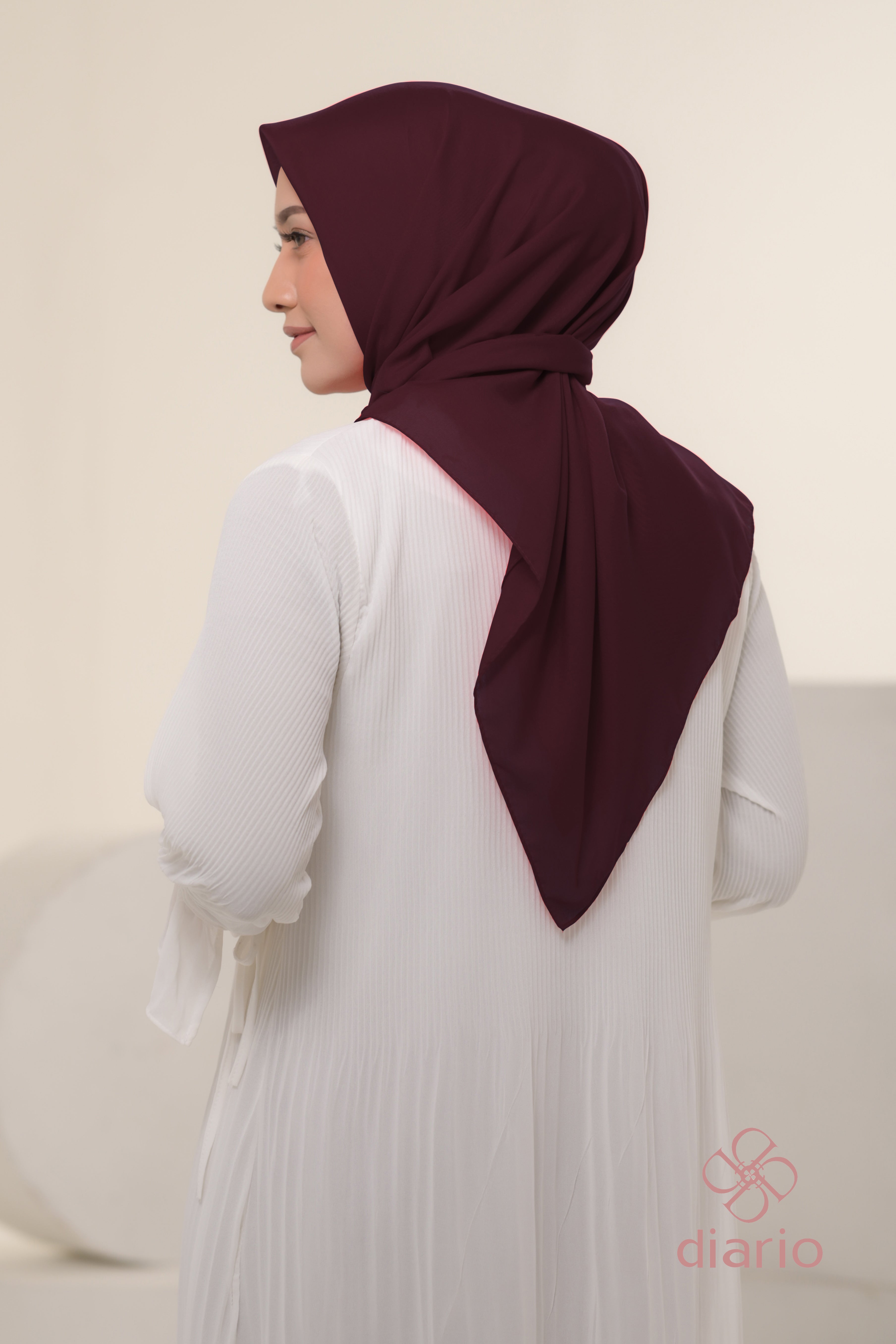 Diario - Kerudung Segi Empat Ultimate Plain Scarf