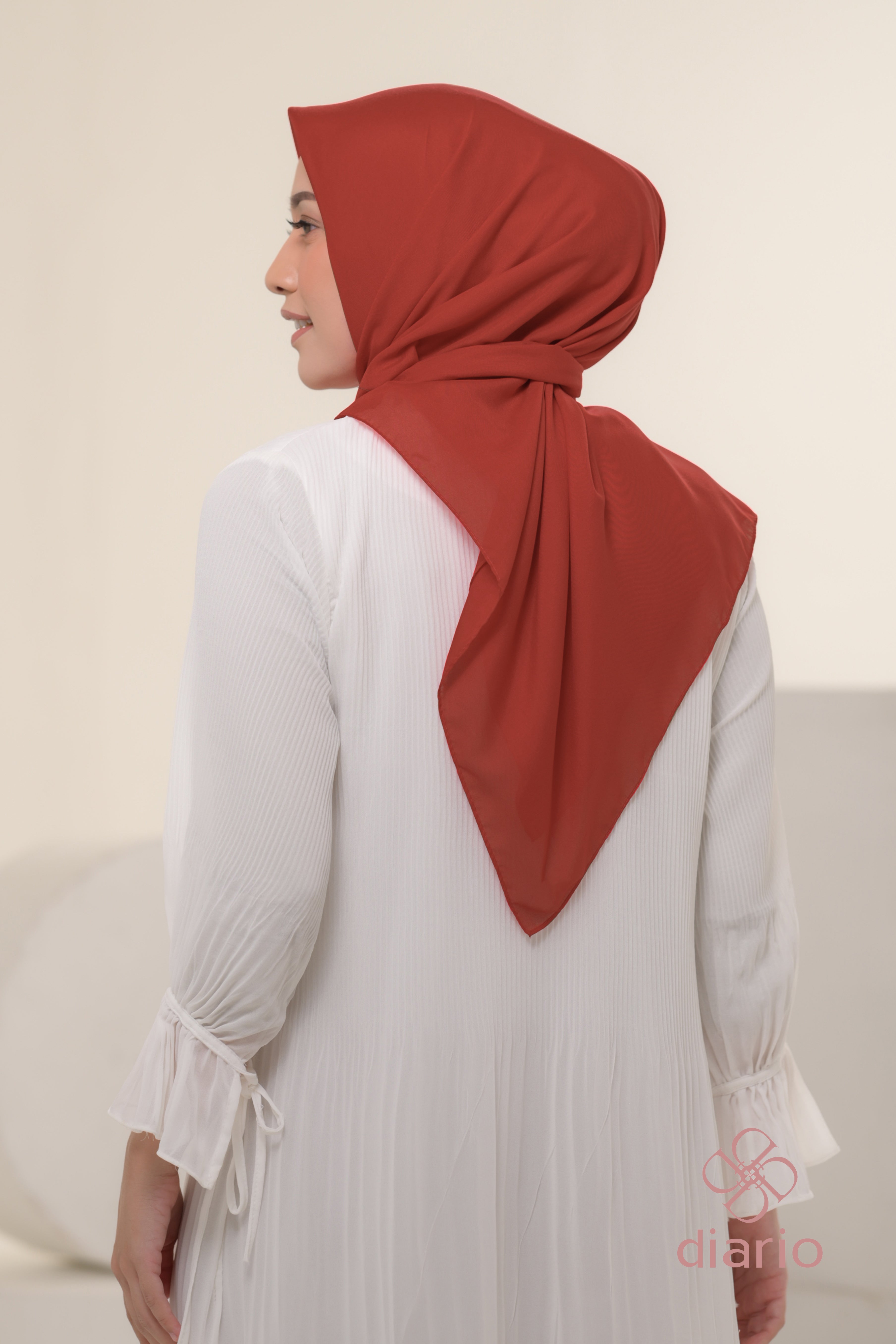Diario - Kerudung Segi Empat Ultimate Plain Scarf