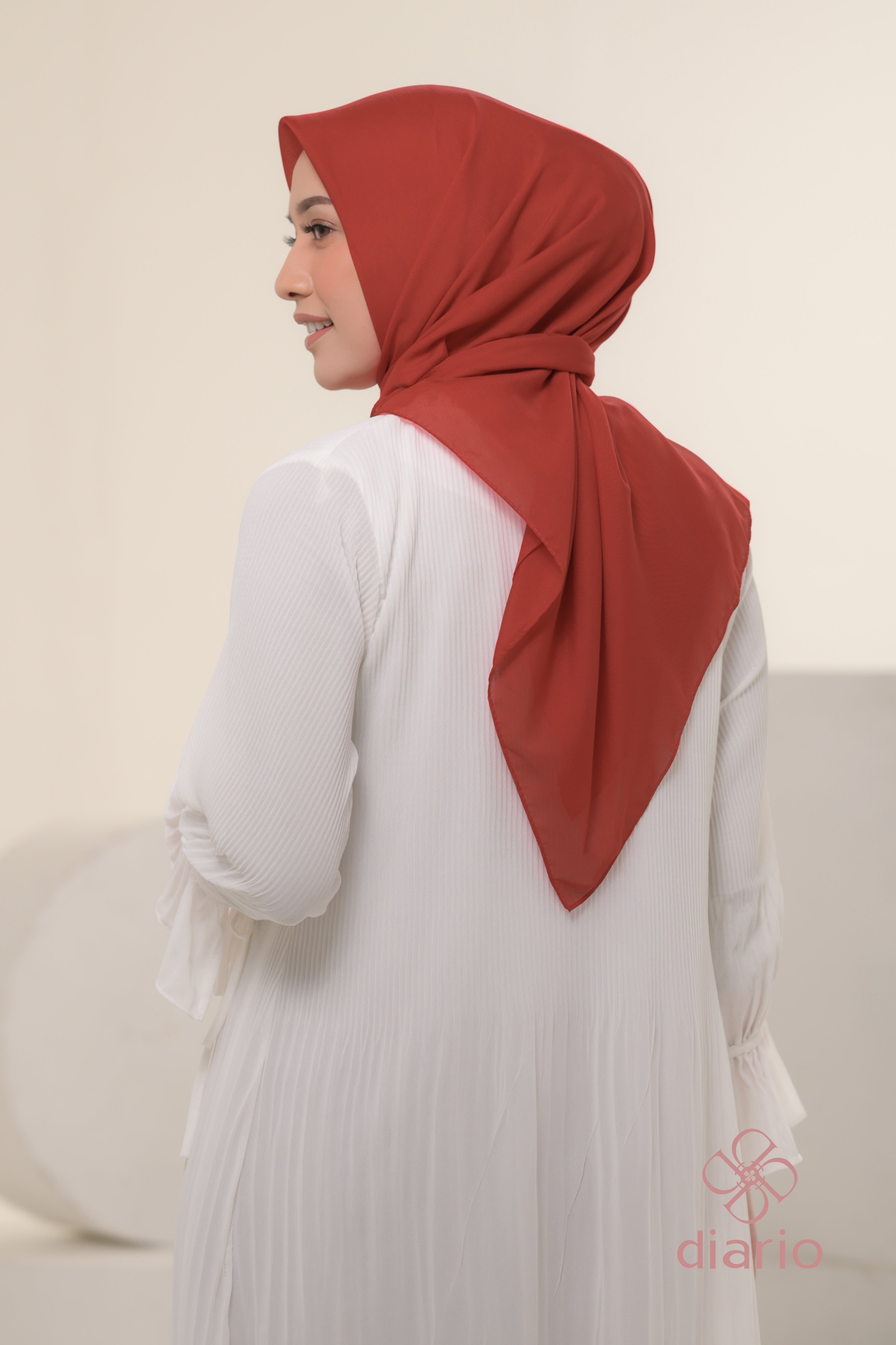 Diario - Kerudung Segi Empat Ultimate Plain Scarf
