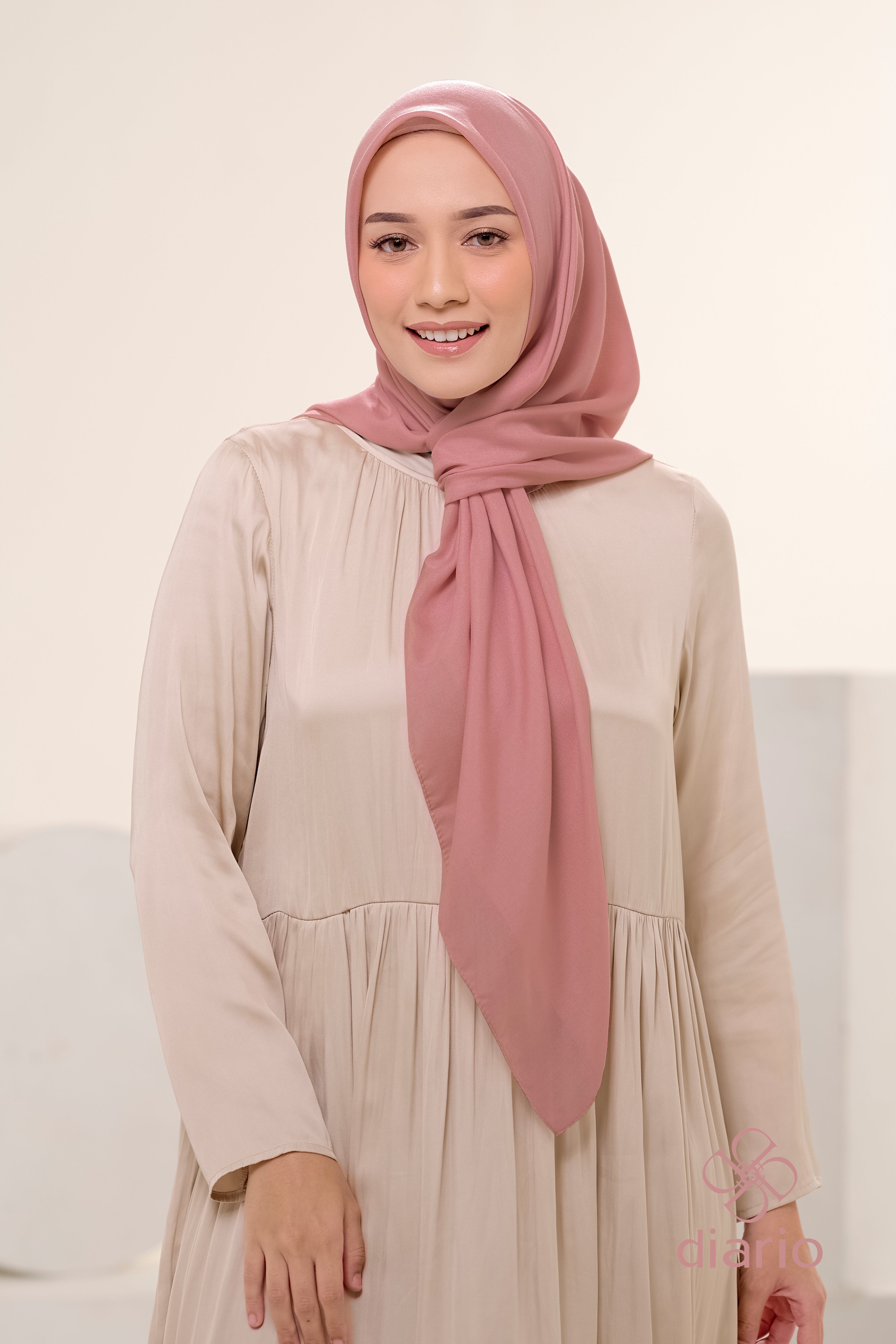 Diario - Kerudung Segi Empat Ultimate Plain Scarf